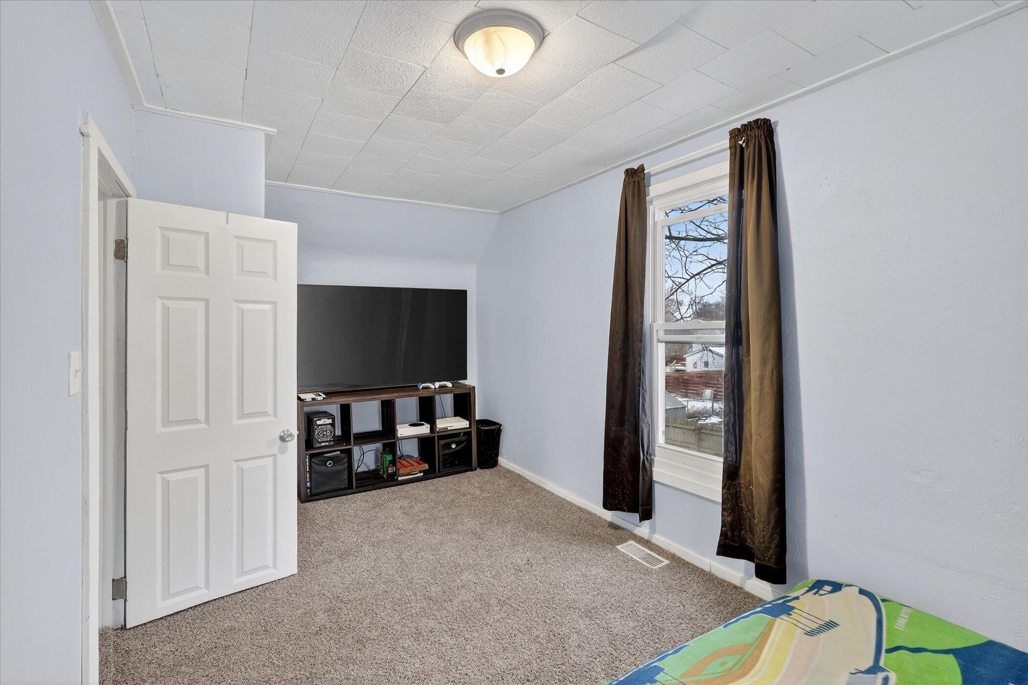 620 E Green Street Property Photo 15