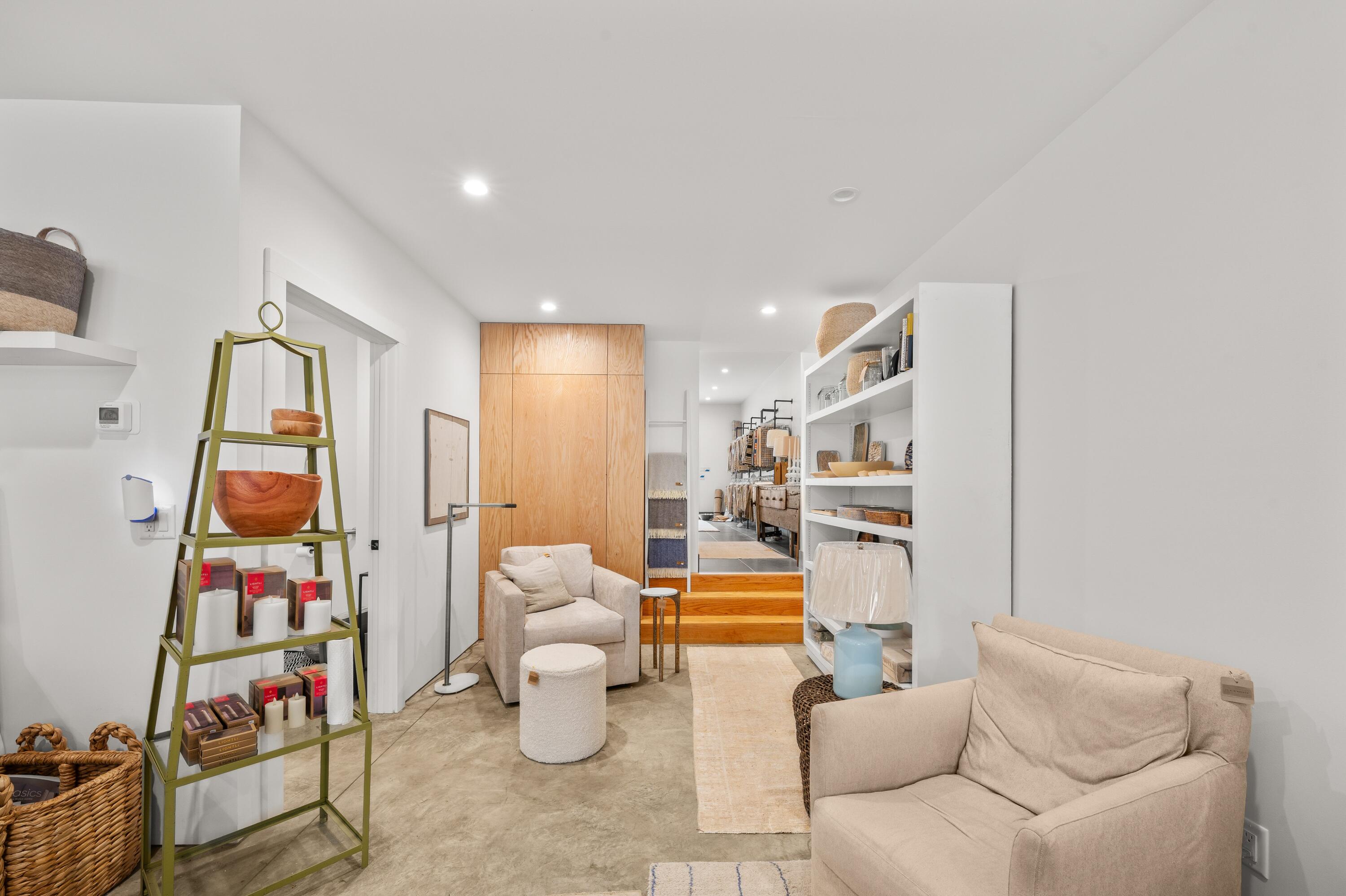 24 N Elm Street Property Photo 8