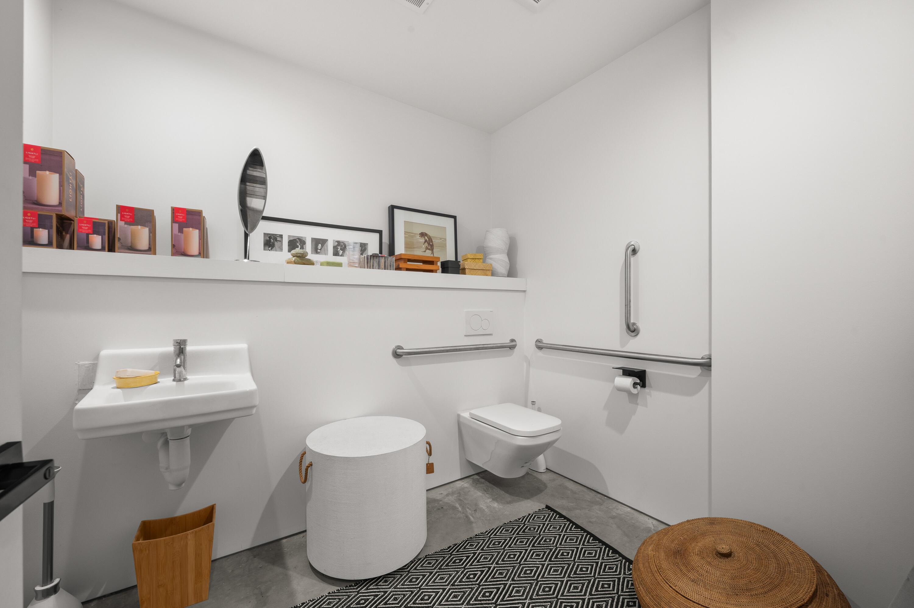 24 N Elm Street Property Photo 10
