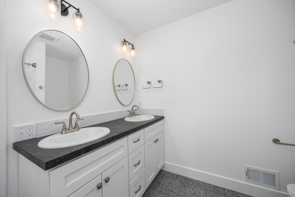 8774 Patterson Avenue Se Property Photo 54