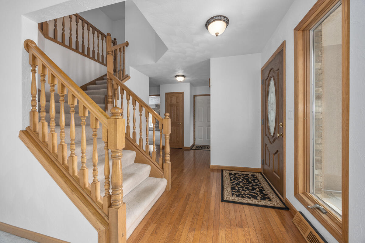 6185 Willow Run Drive Property Photo 4