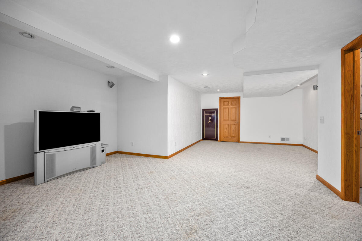 6185 Willow Run Drive Property Photo 42