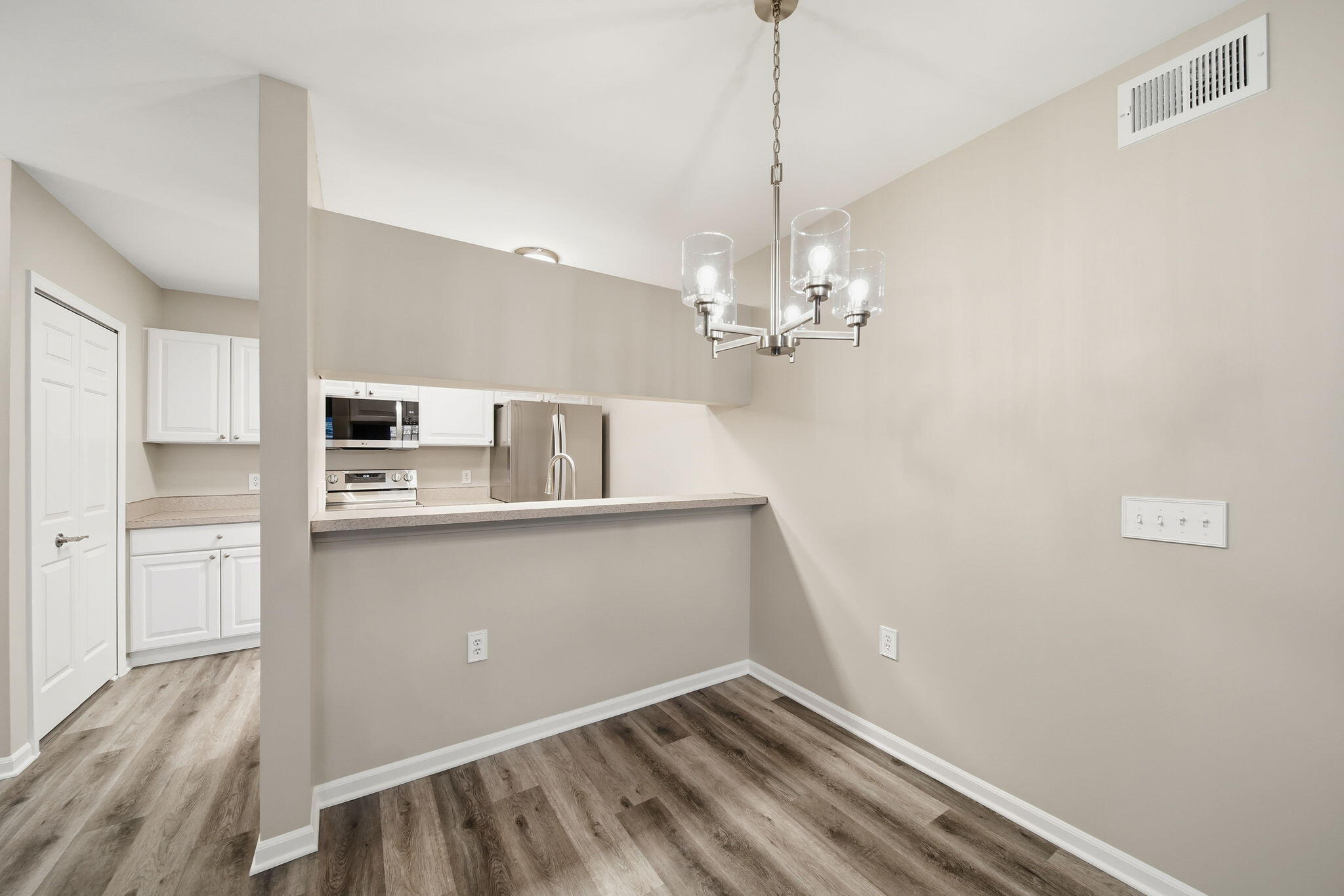 2738 S Knightsbridge Circle Property Photo 10