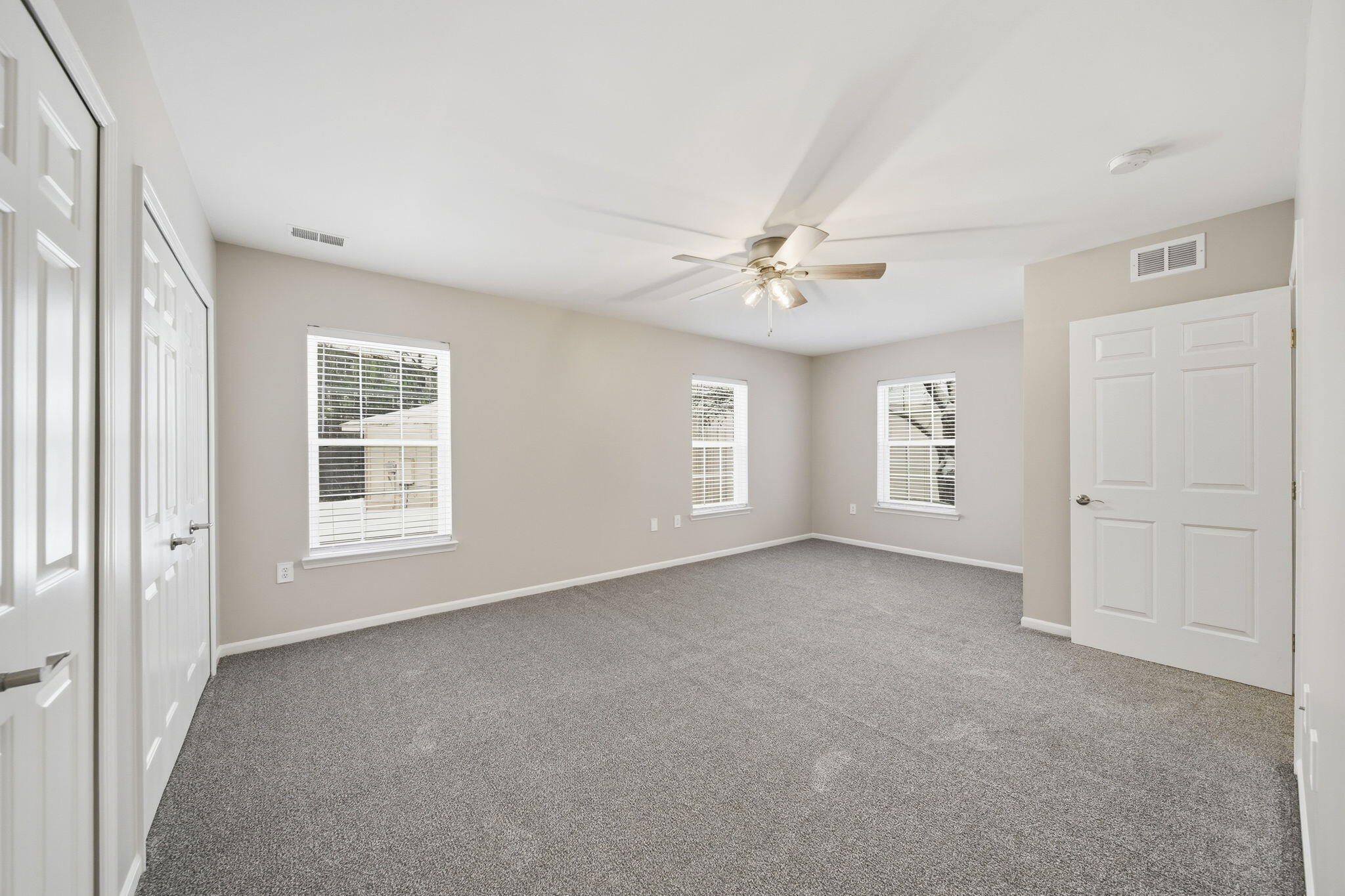 2738 S Knightsbridge Circle Property Photo 18
