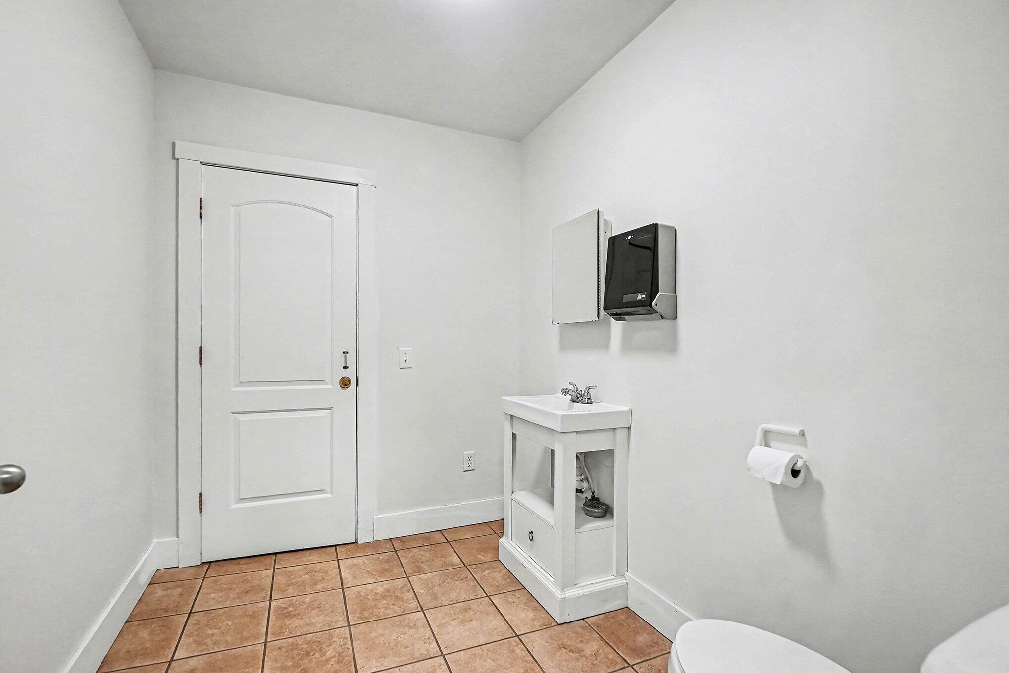 5484 S Warner Avenue A Property Photo 14