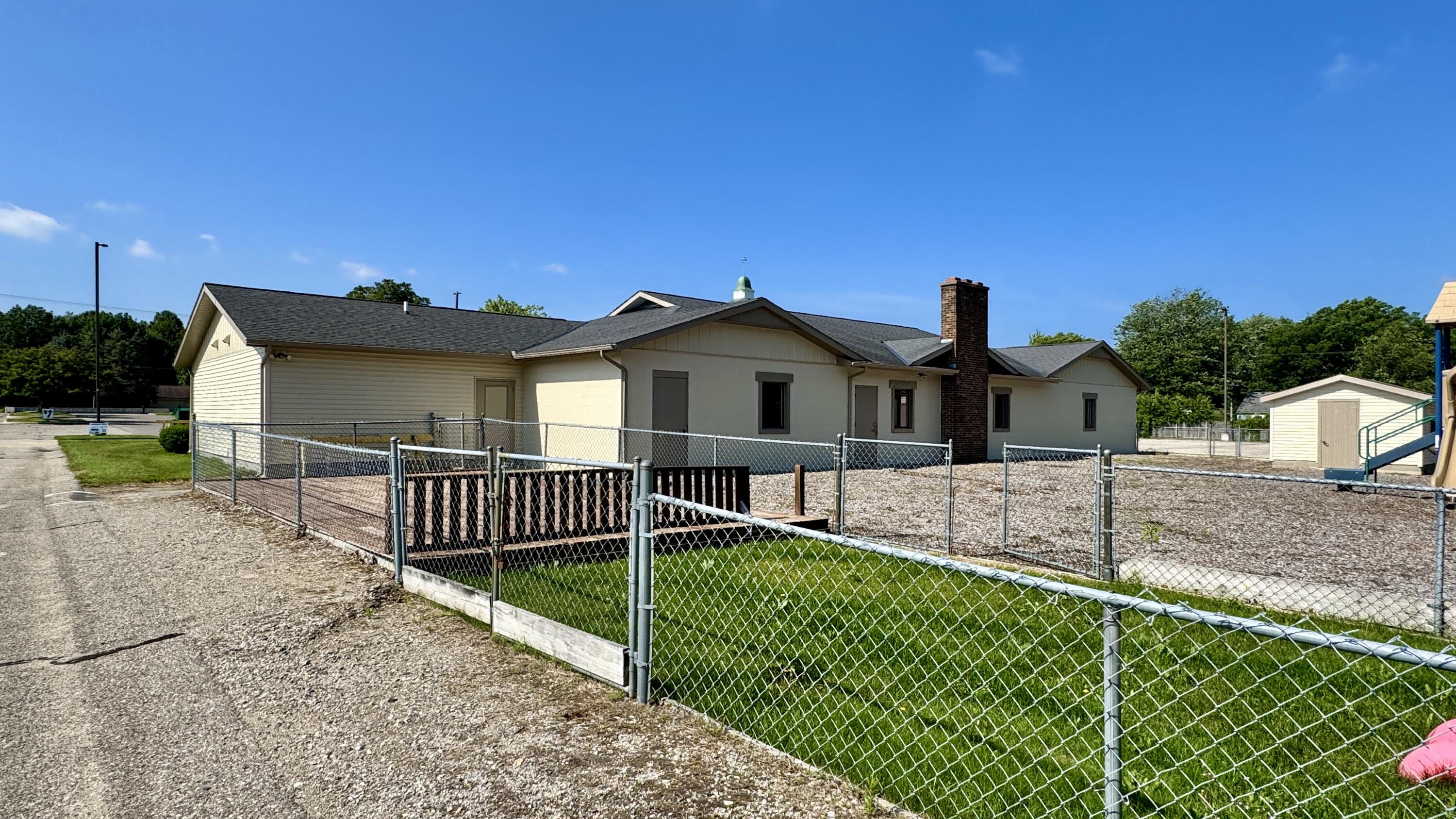 1627 W Lakewood Boulevard Property Photo 2
