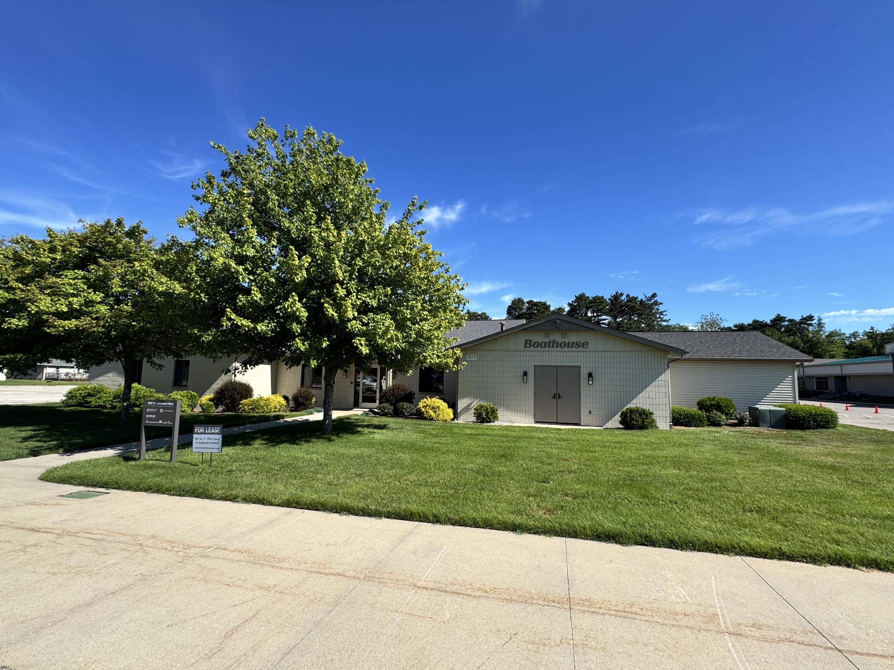 1627 W Lakewood Boulevard Property Photo 8