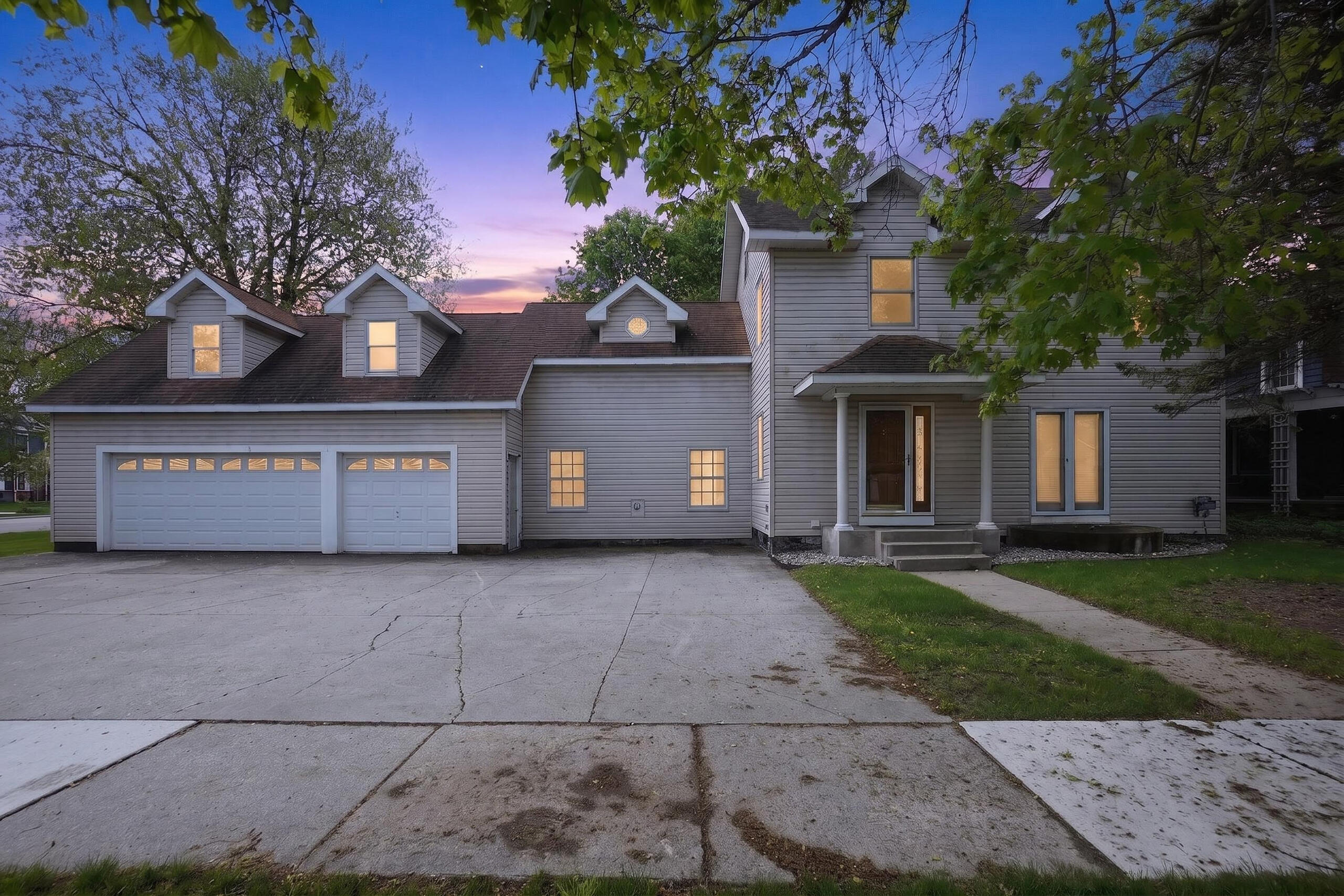 1109 S Genesee Drive Property Photo 1