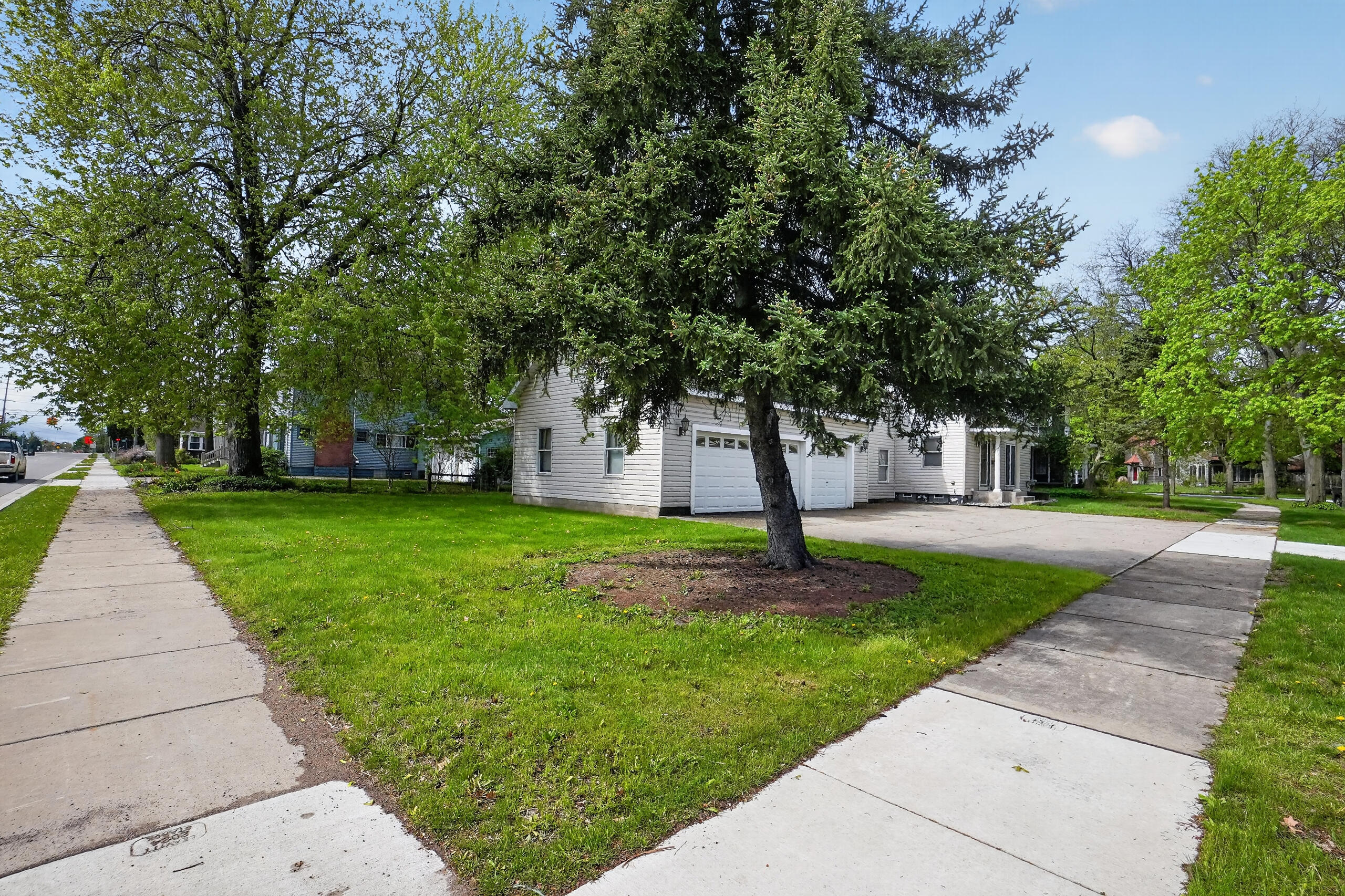 1109 S Genesee Drive Property Photo 2