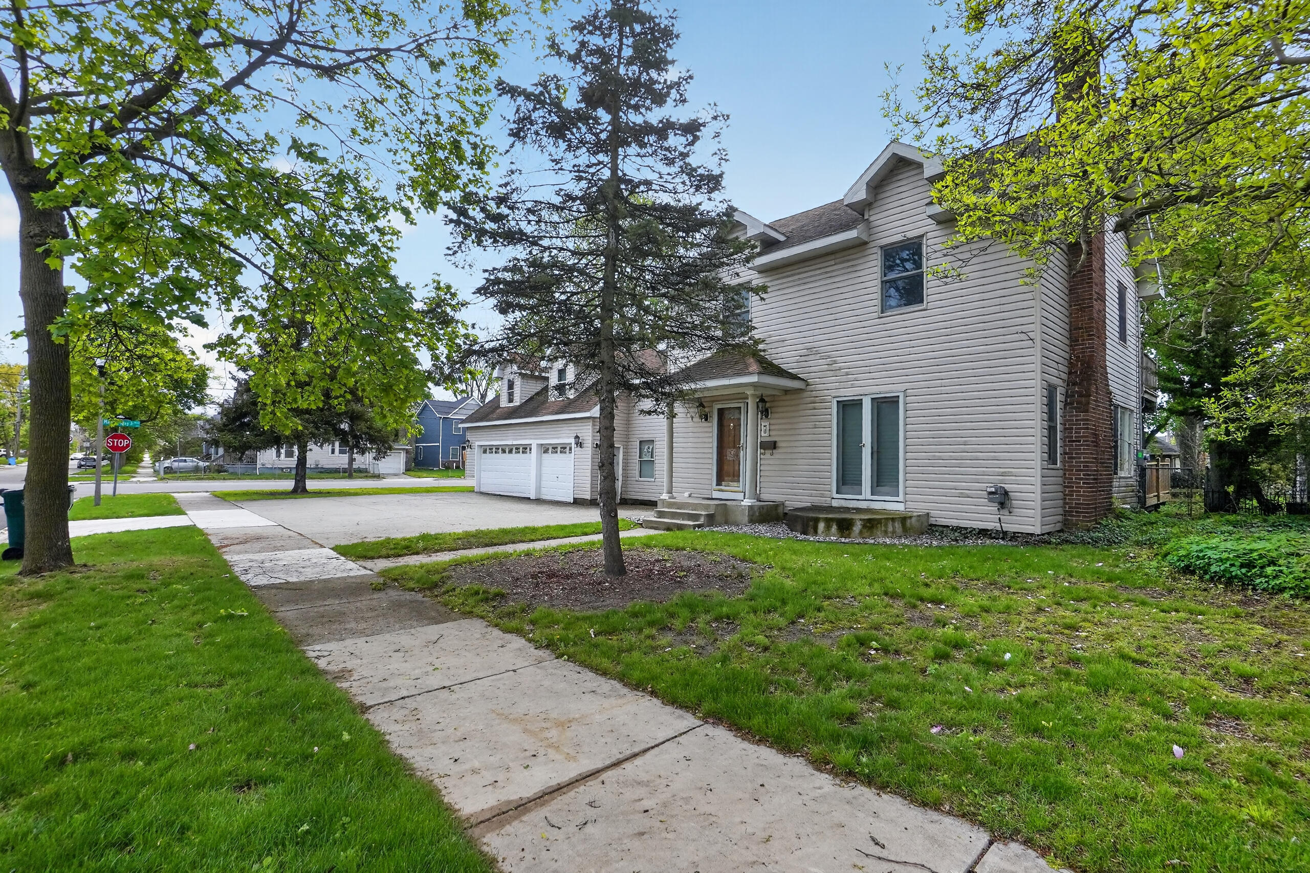 1109 S Genesee Drive Property Photo 4