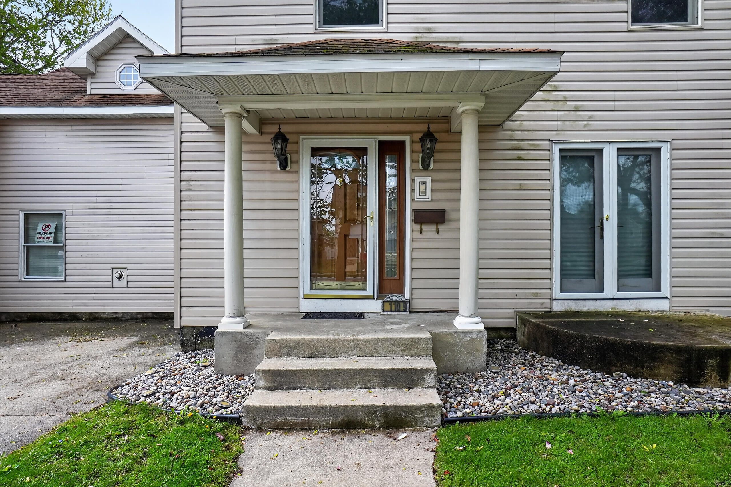 1109 S Genesee Drive Property Photo 5