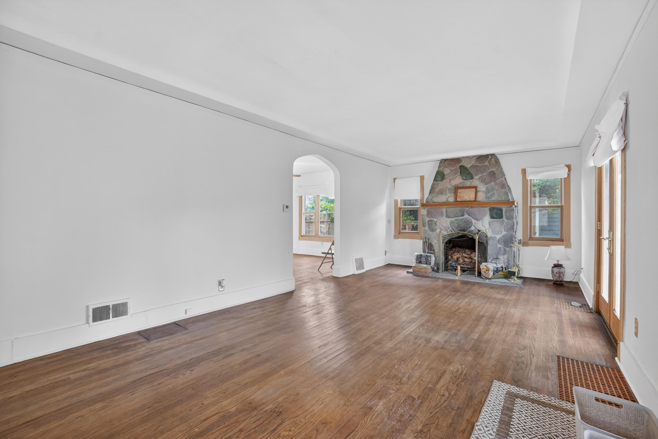 1109 S Genesee Drive Property Photo 7
