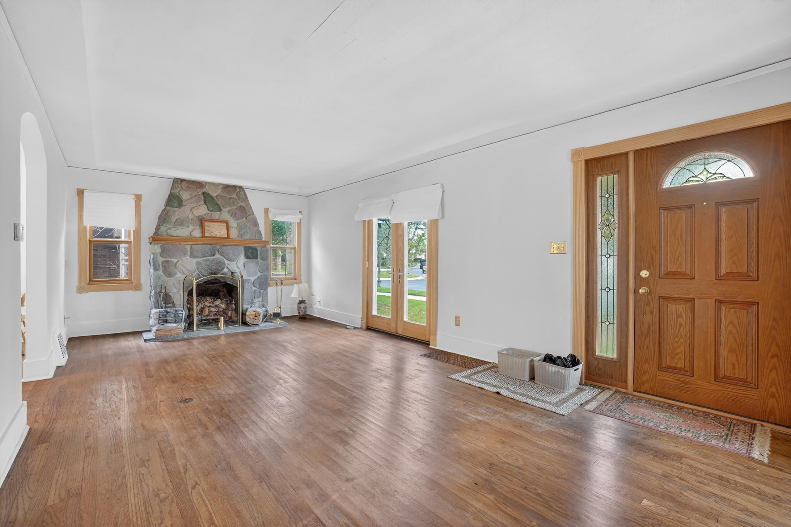 1109 S Genesee Drive Property Photo 8