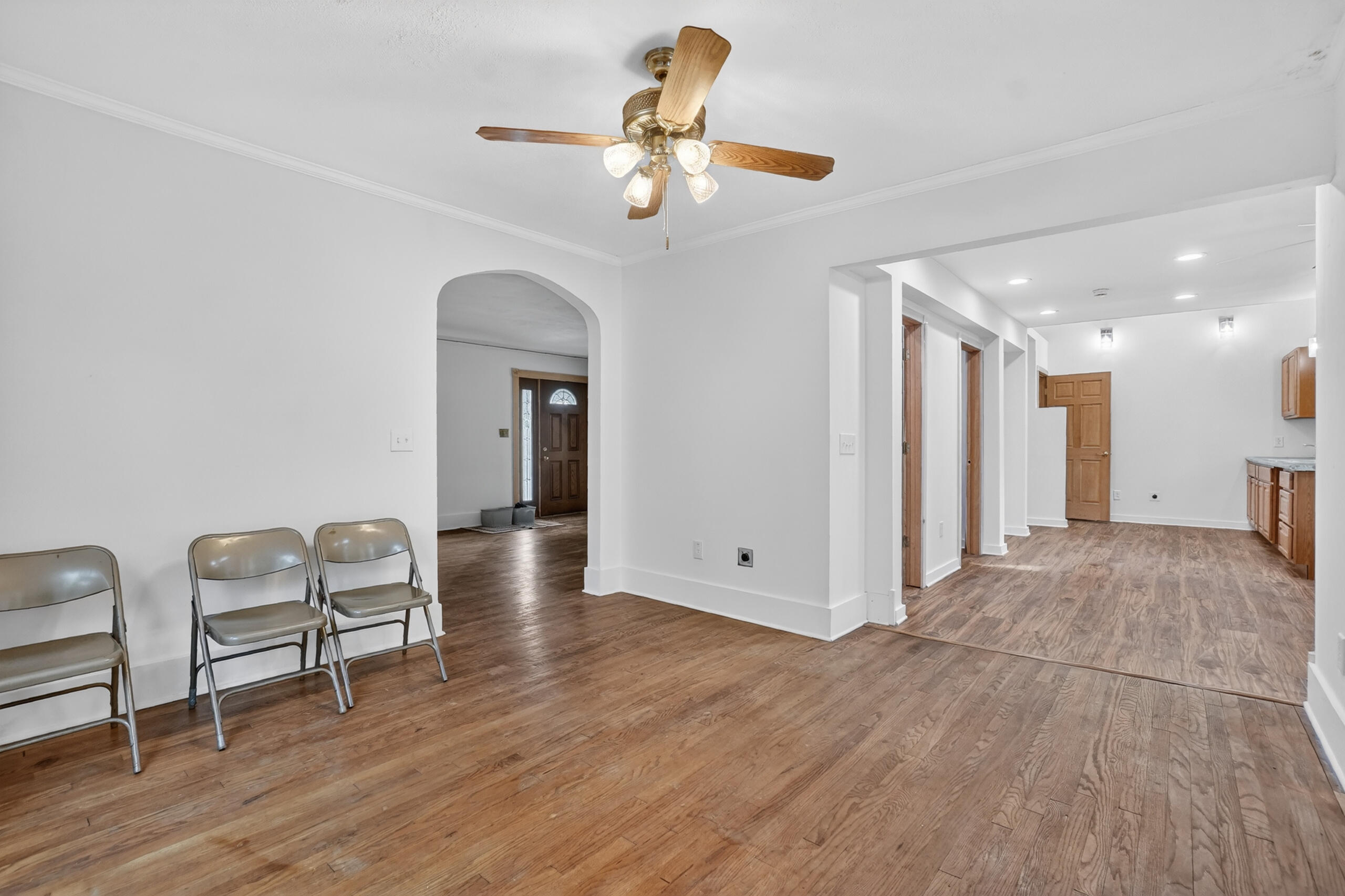 1109 S Genesee Drive Property Photo 11