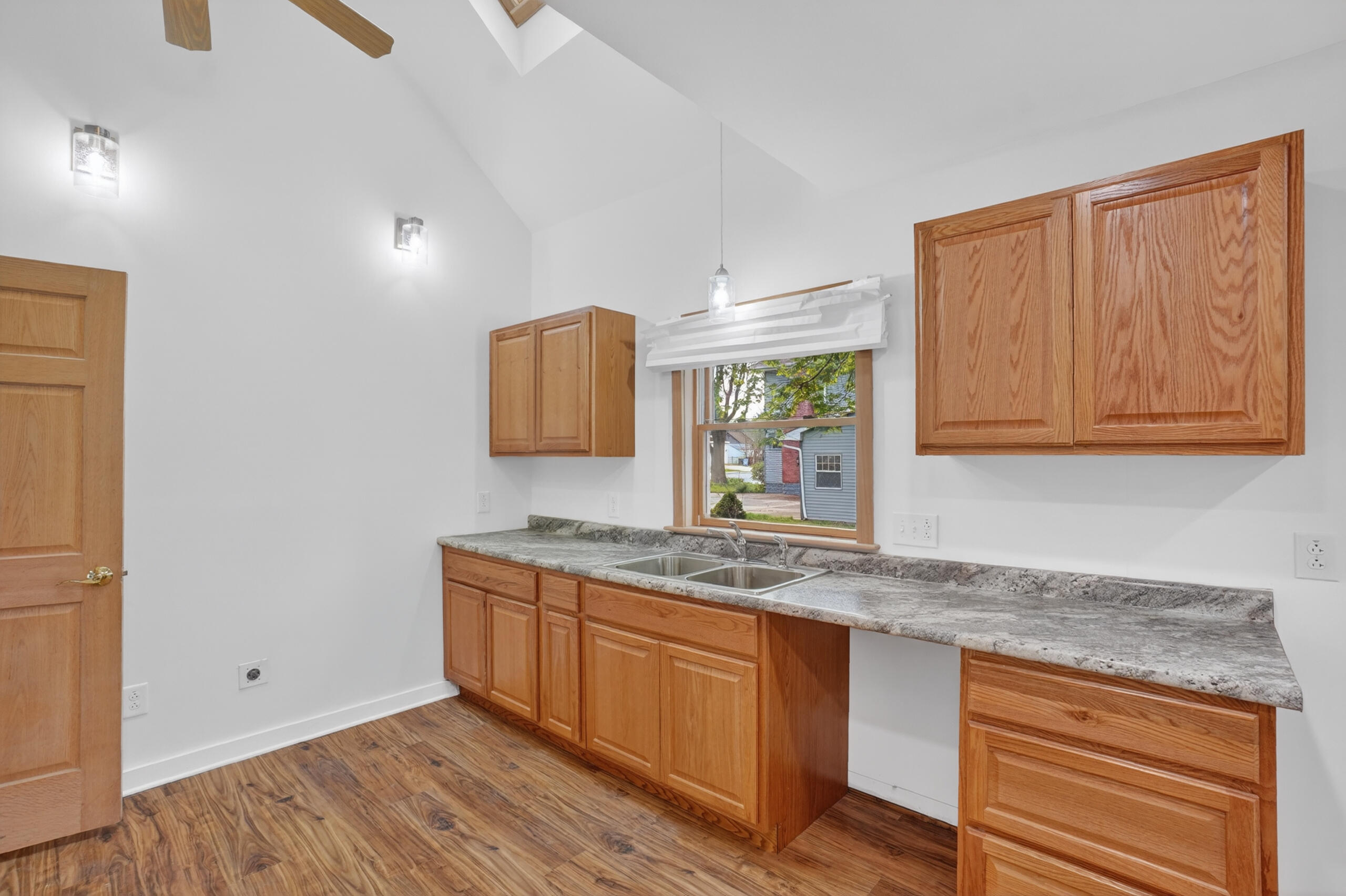 1109 S Genesee Drive Property Photo 16