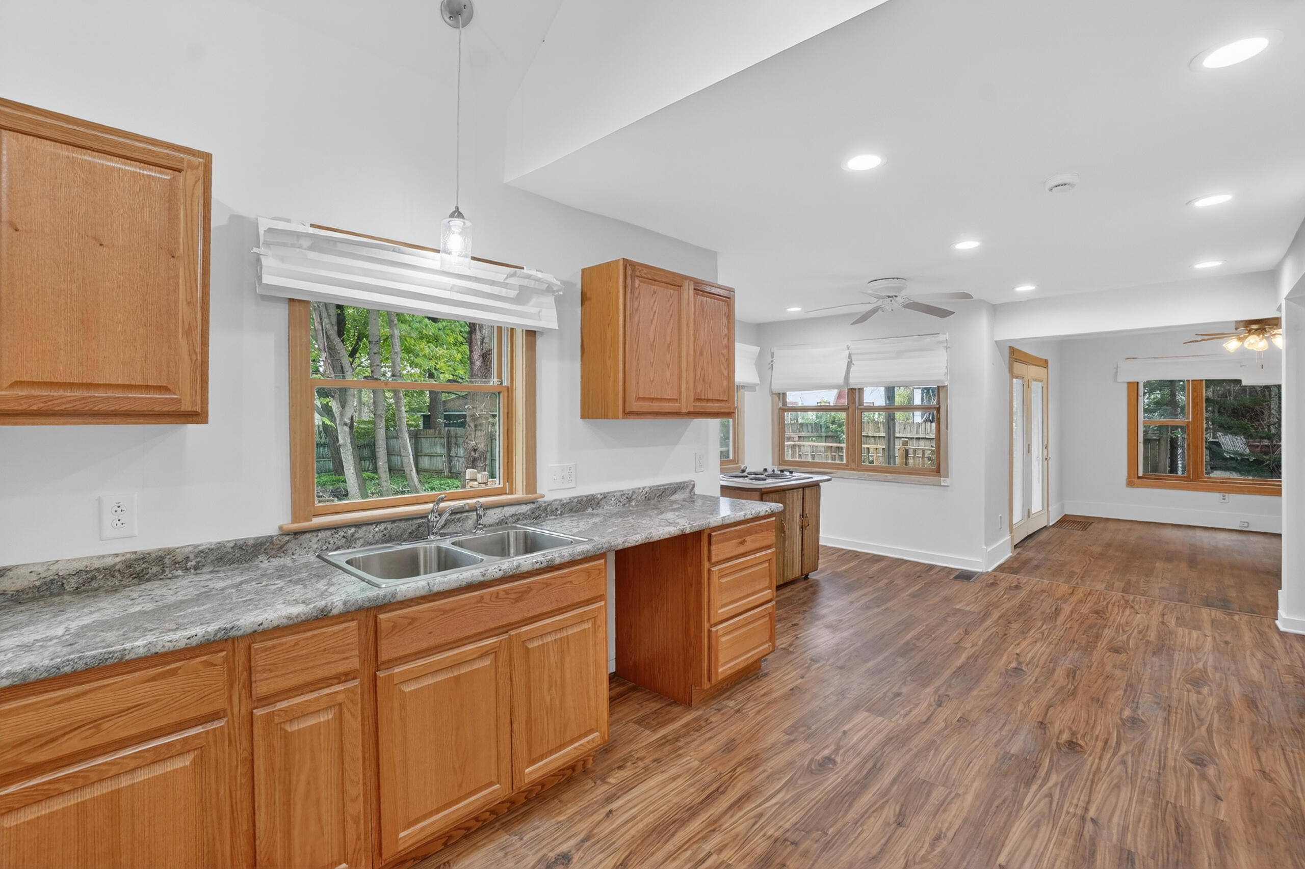 1109 S Genesee Drive Property Photo 17