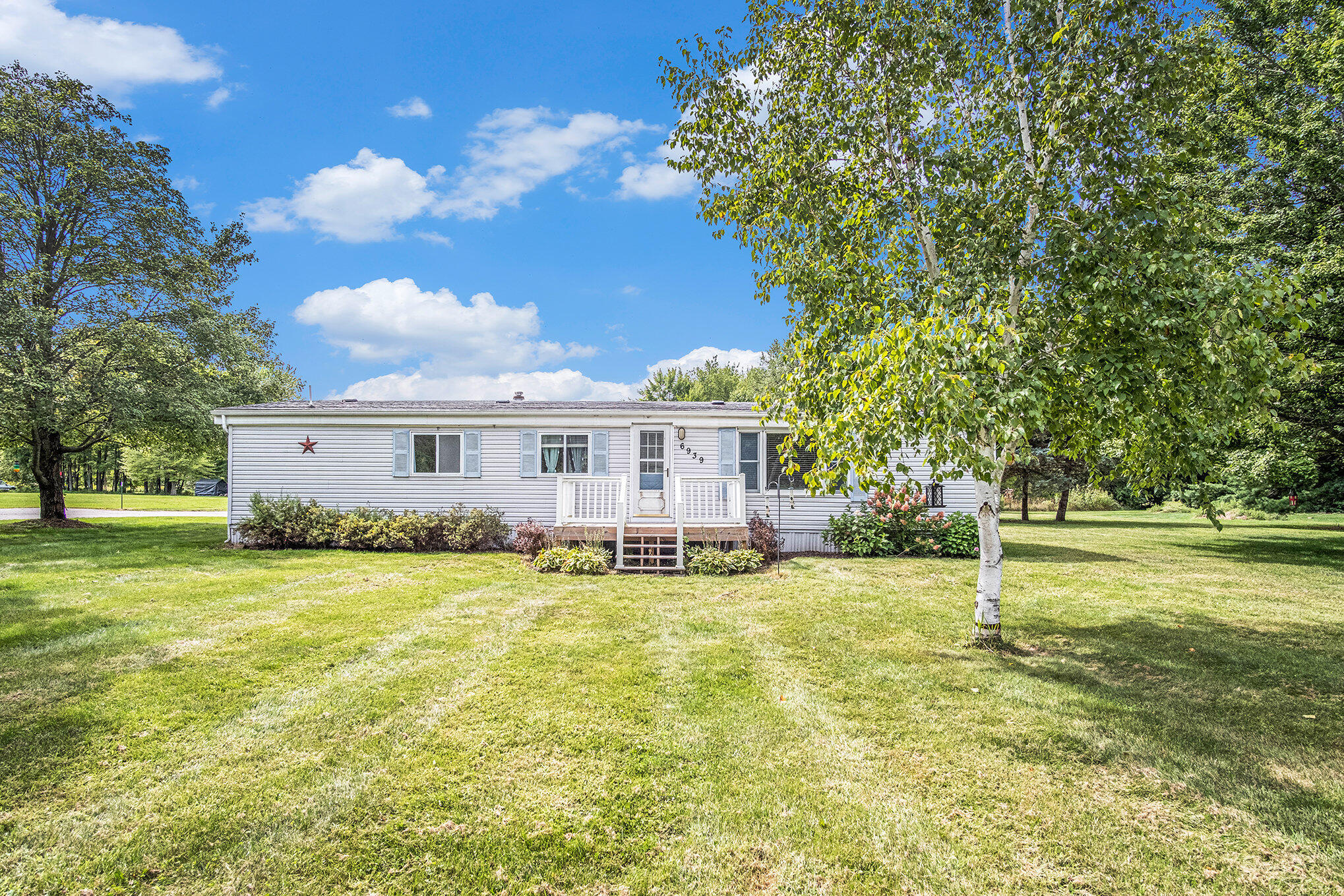 6939 Alden Nash Avenue Se Property Photo 2