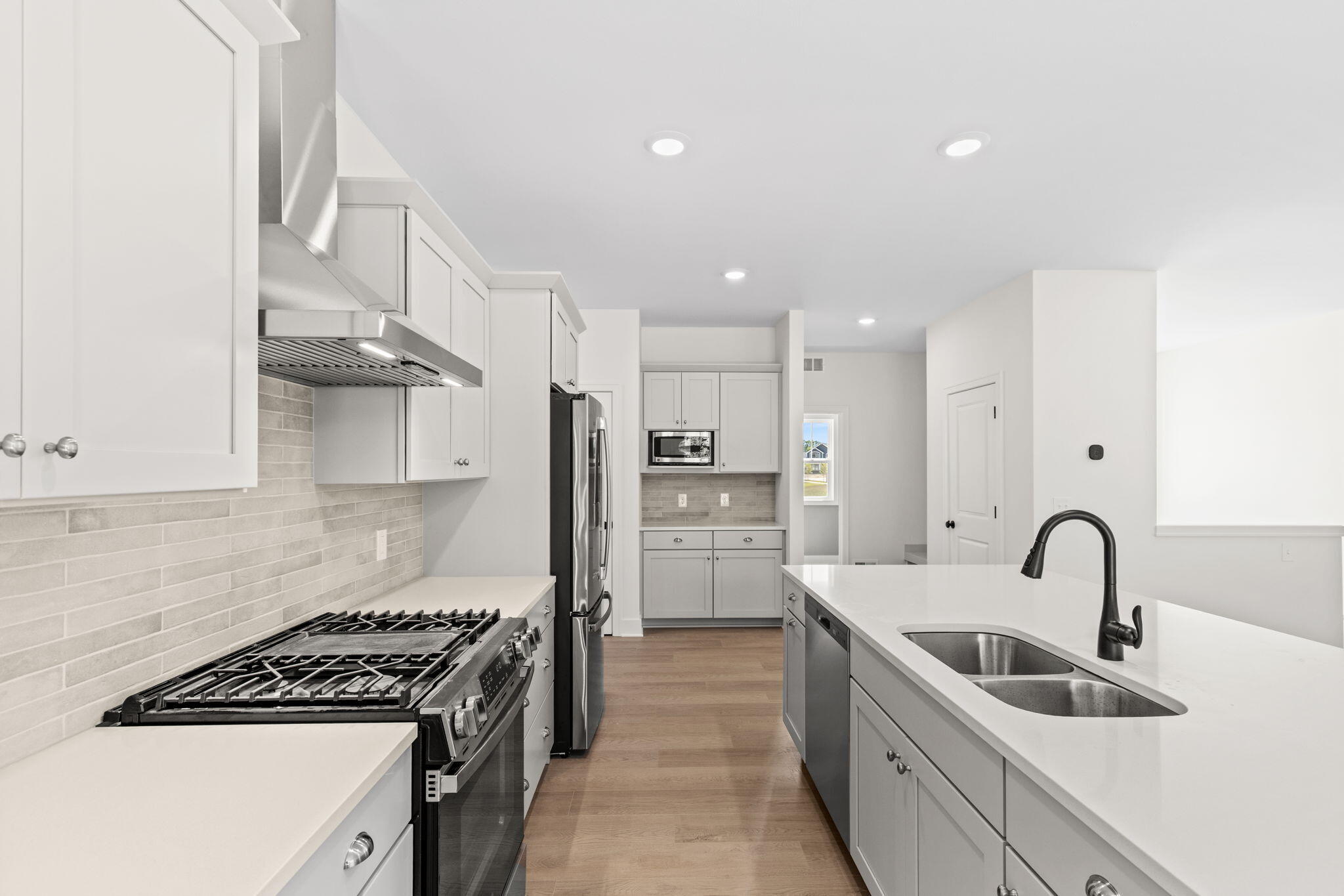 10711 Greyhound Avenue Property Photo 8