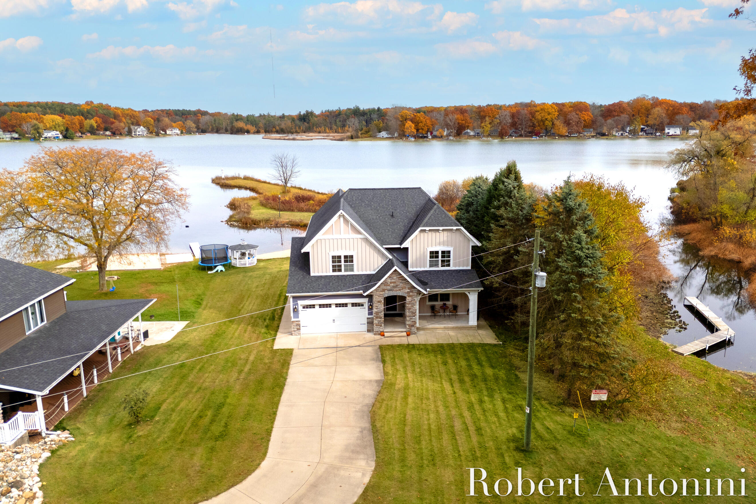 250 Shore Drive Property Photo 2