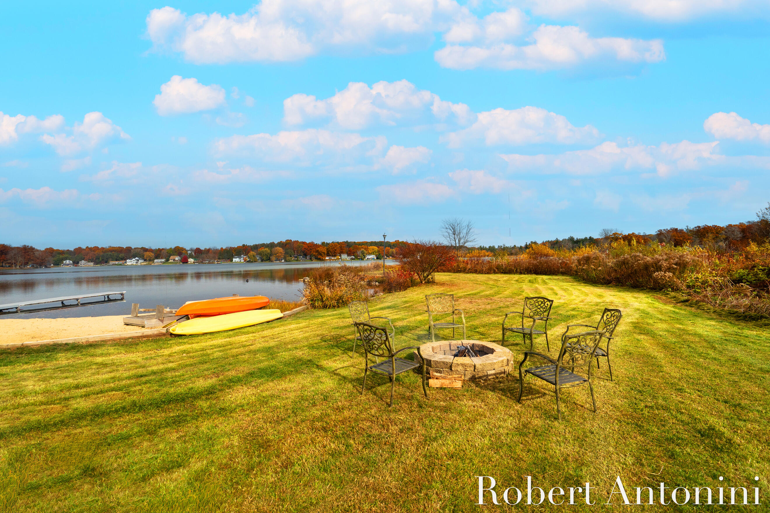 250 Shore Drive Property Photo 3