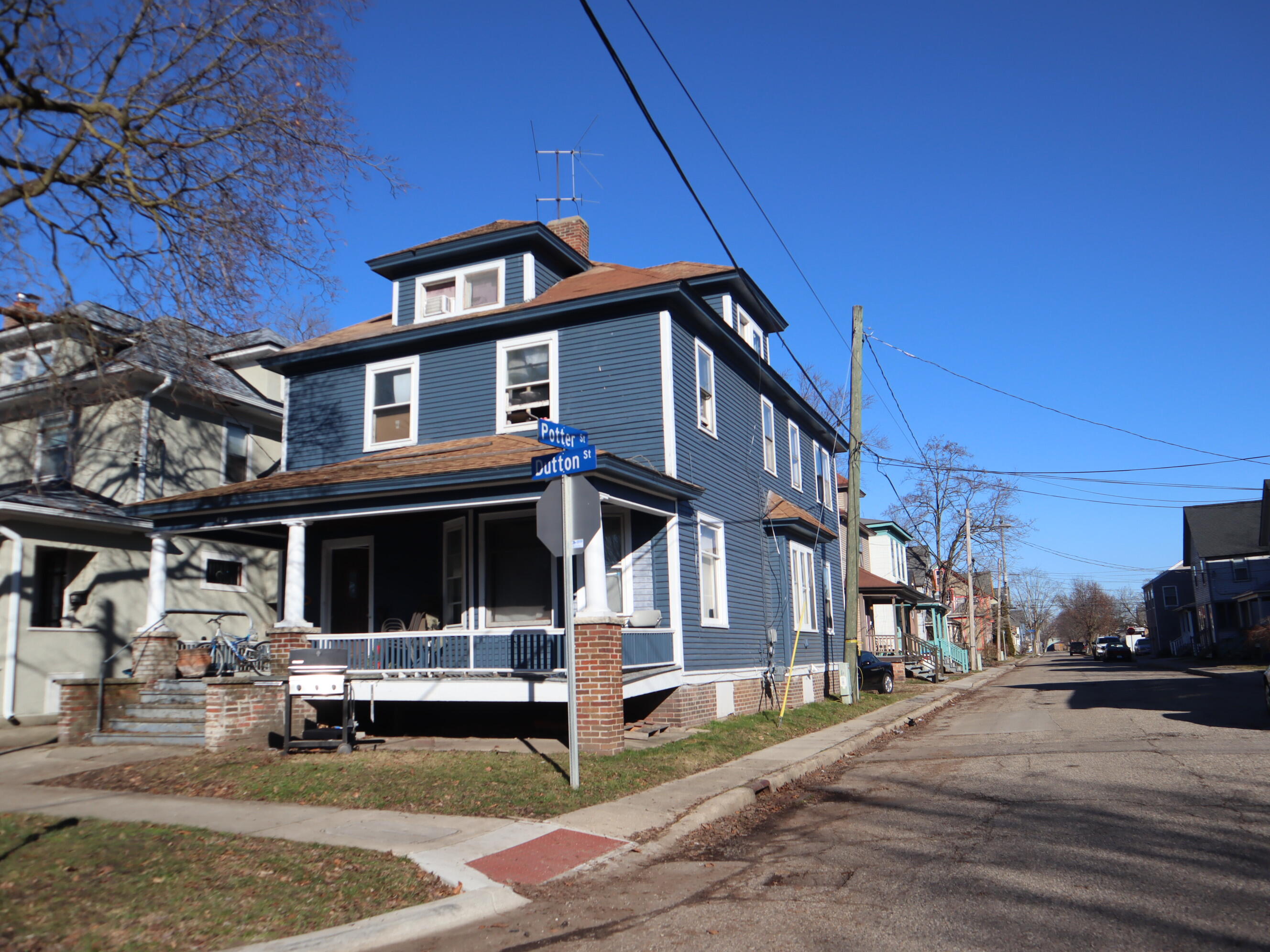 430 W Dutton Street Property Photo 1
