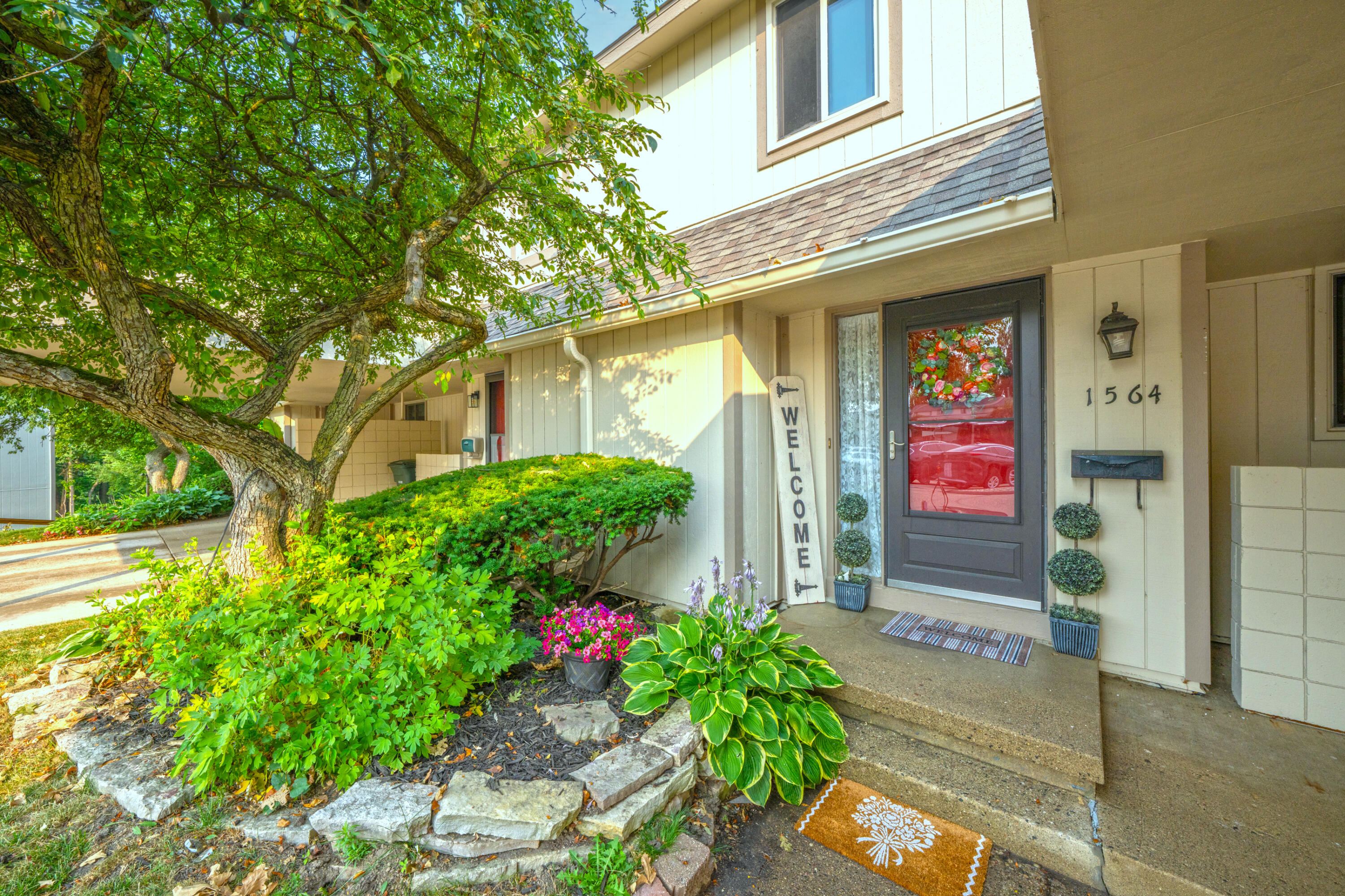 1564 Charter Oak Drive Property Photo 1