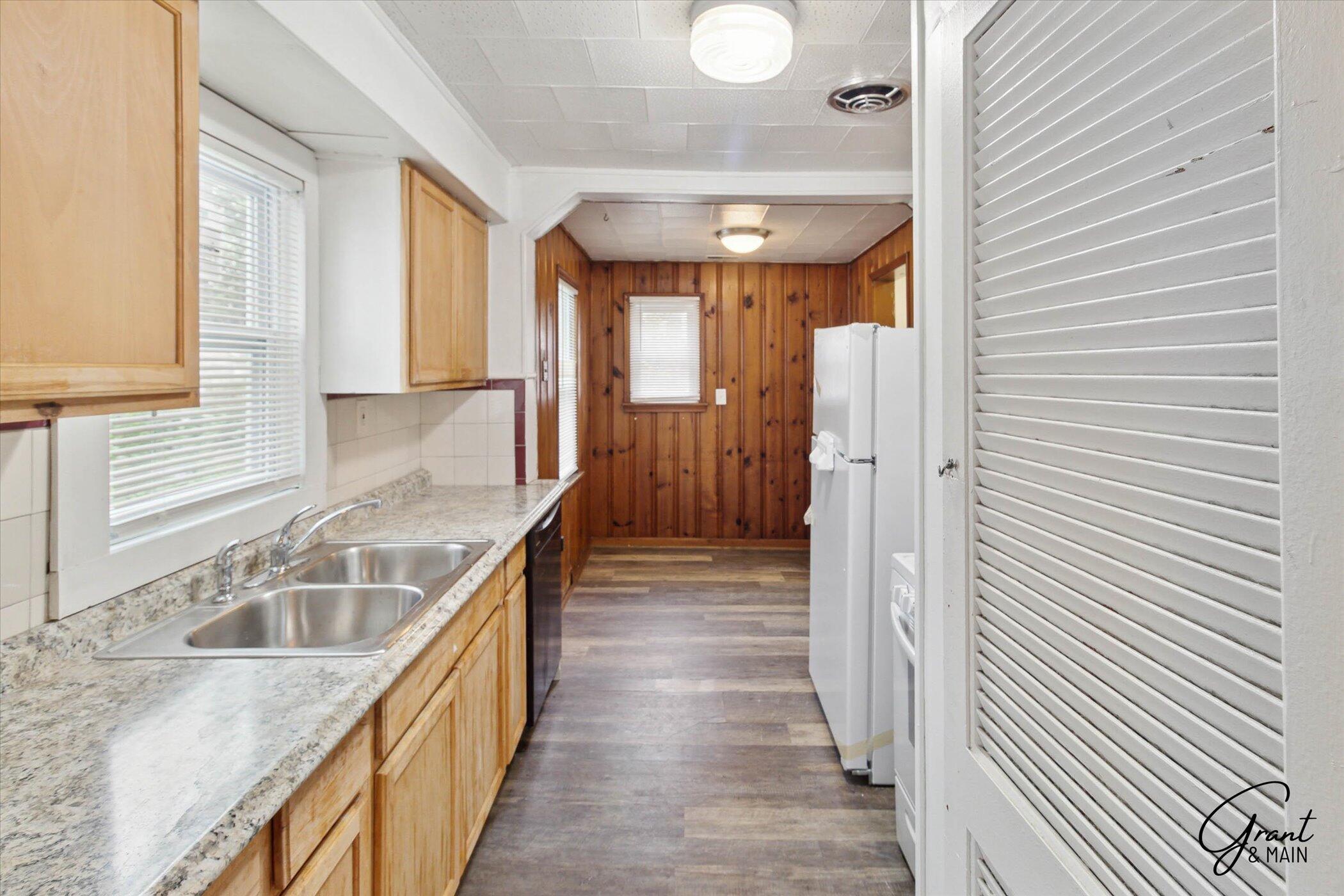 7209 Prospect Avenue Property Photo 3