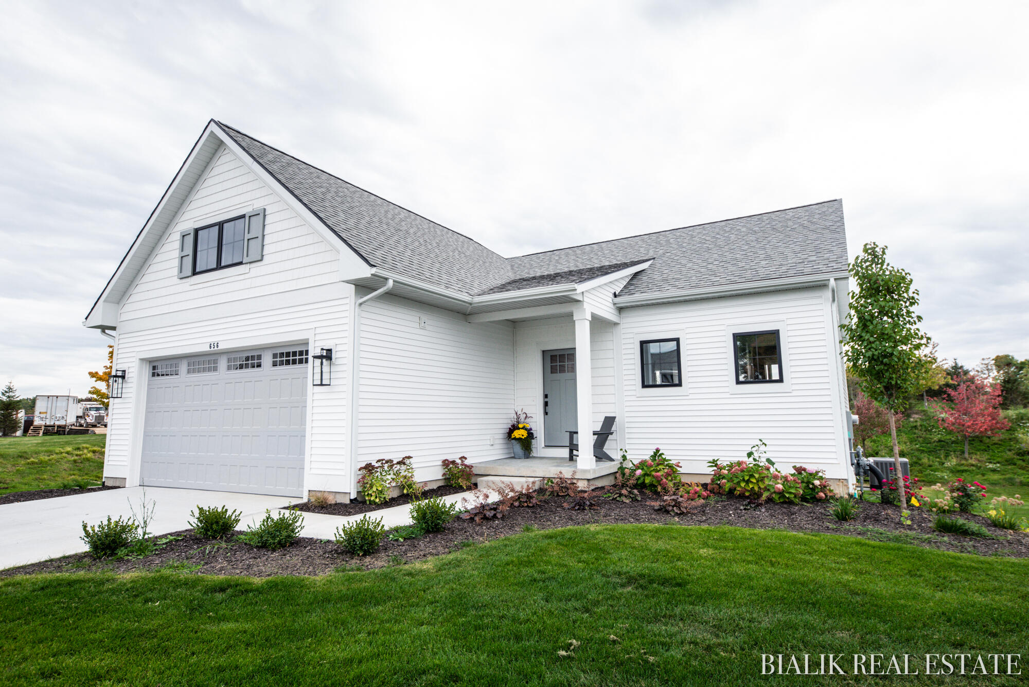 594 Sun Vale Lane Property Photo 1