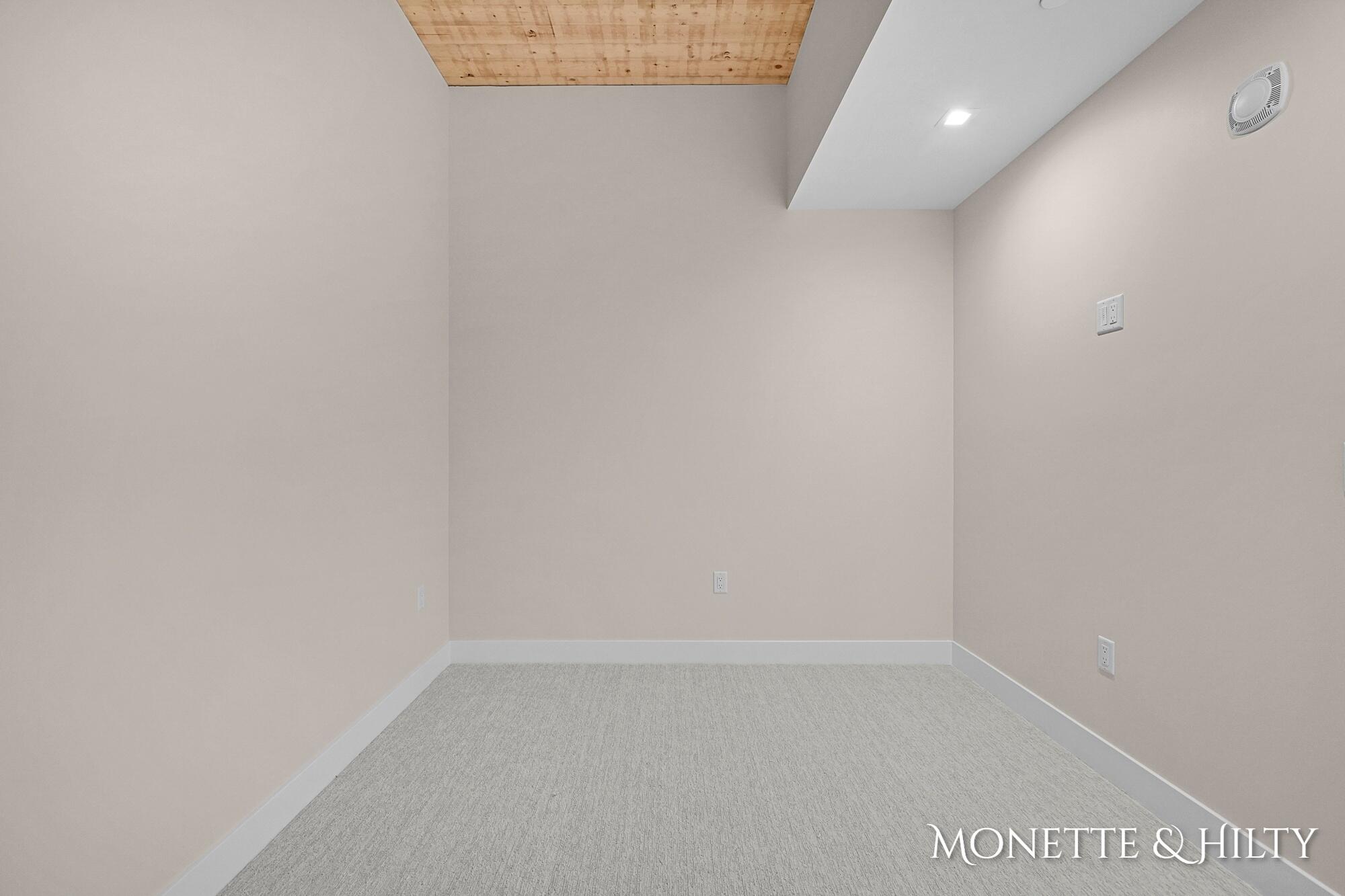 901 Adelaide Circle 607 Property Photo 22