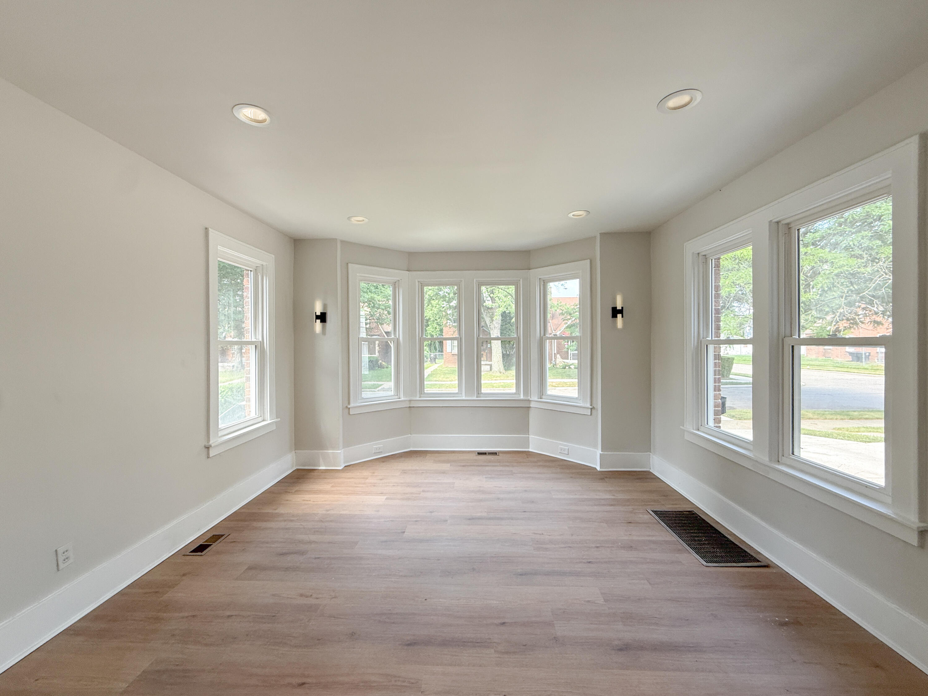 15786 Rutherford Street Property Photo 7