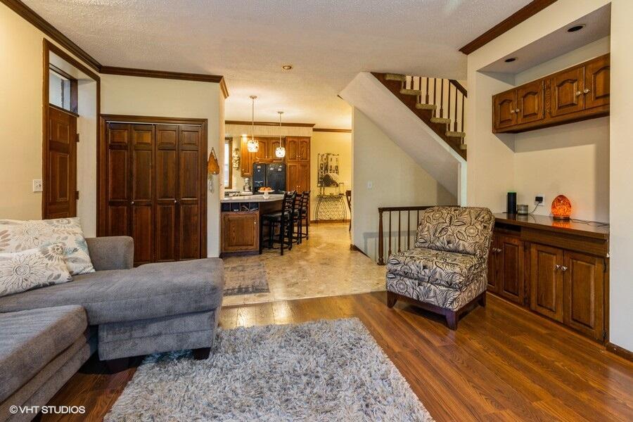 2234 W Glenlord Road Property Photo 4