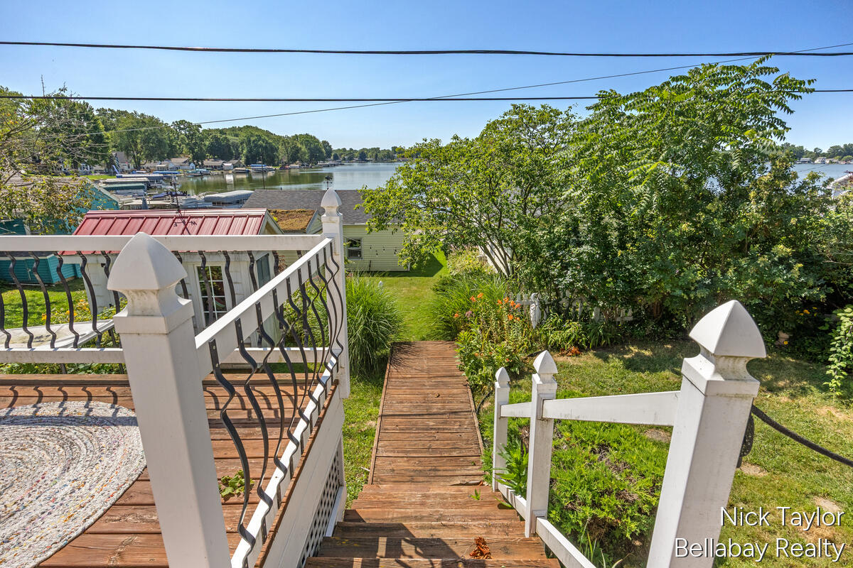 8198 Morrison Lake Gardens Property Photo 5