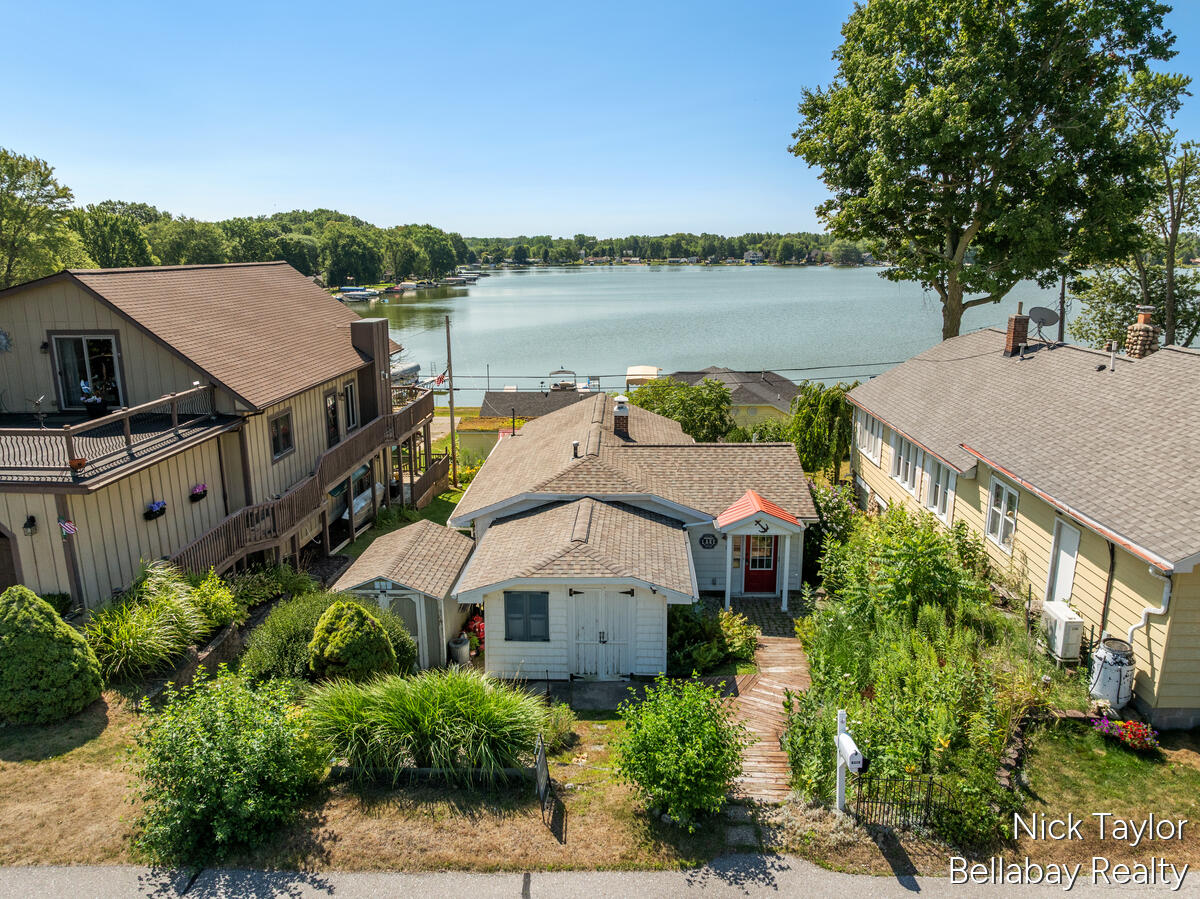 8198 Morrison Lake Gardens Property Photo 7