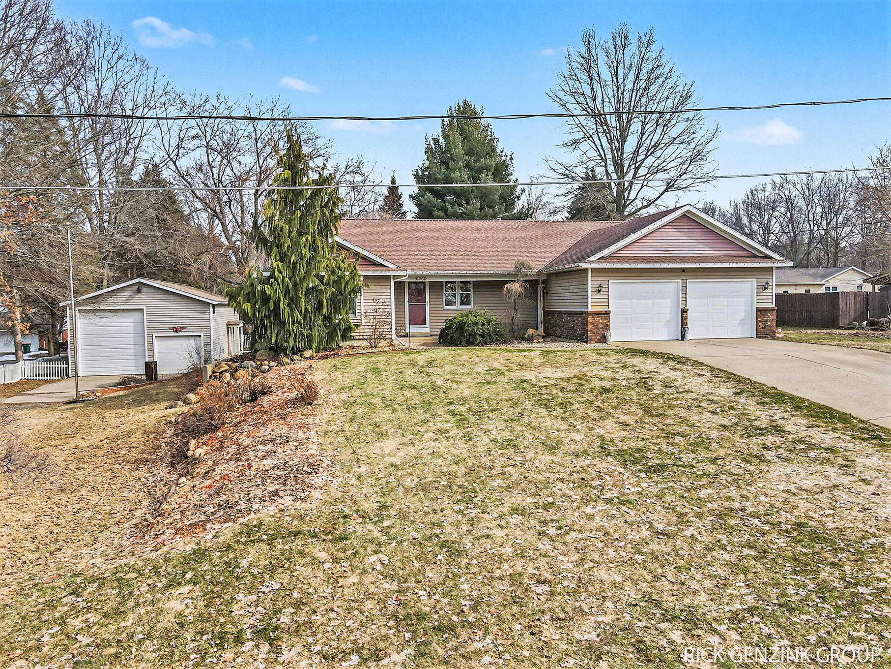 6260 Pine Crest Drive Property Photo 3
