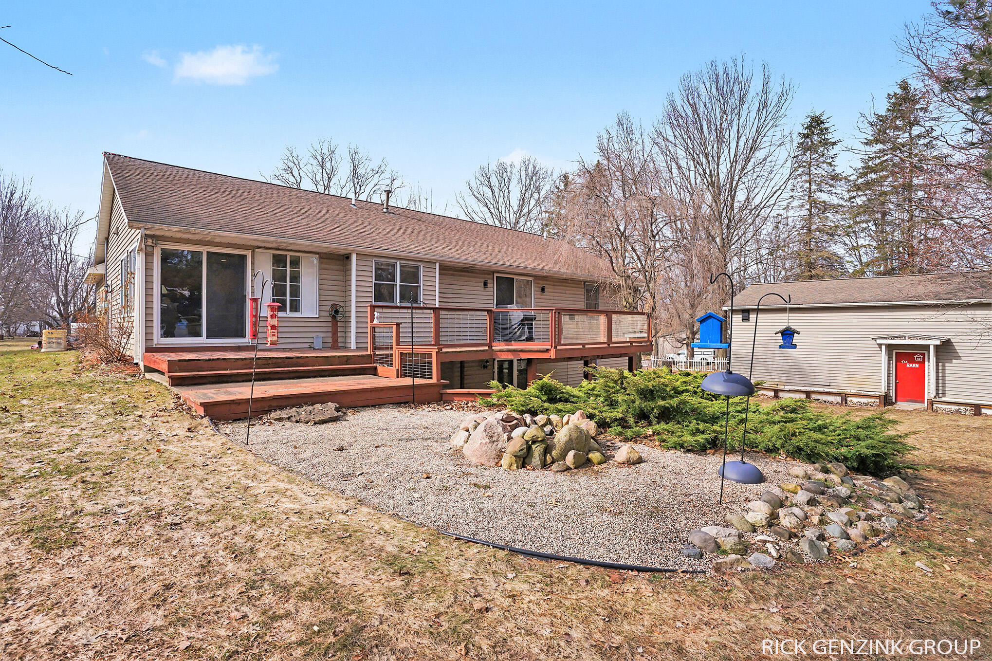 6260 Pine Crest Drive Property Photo 4