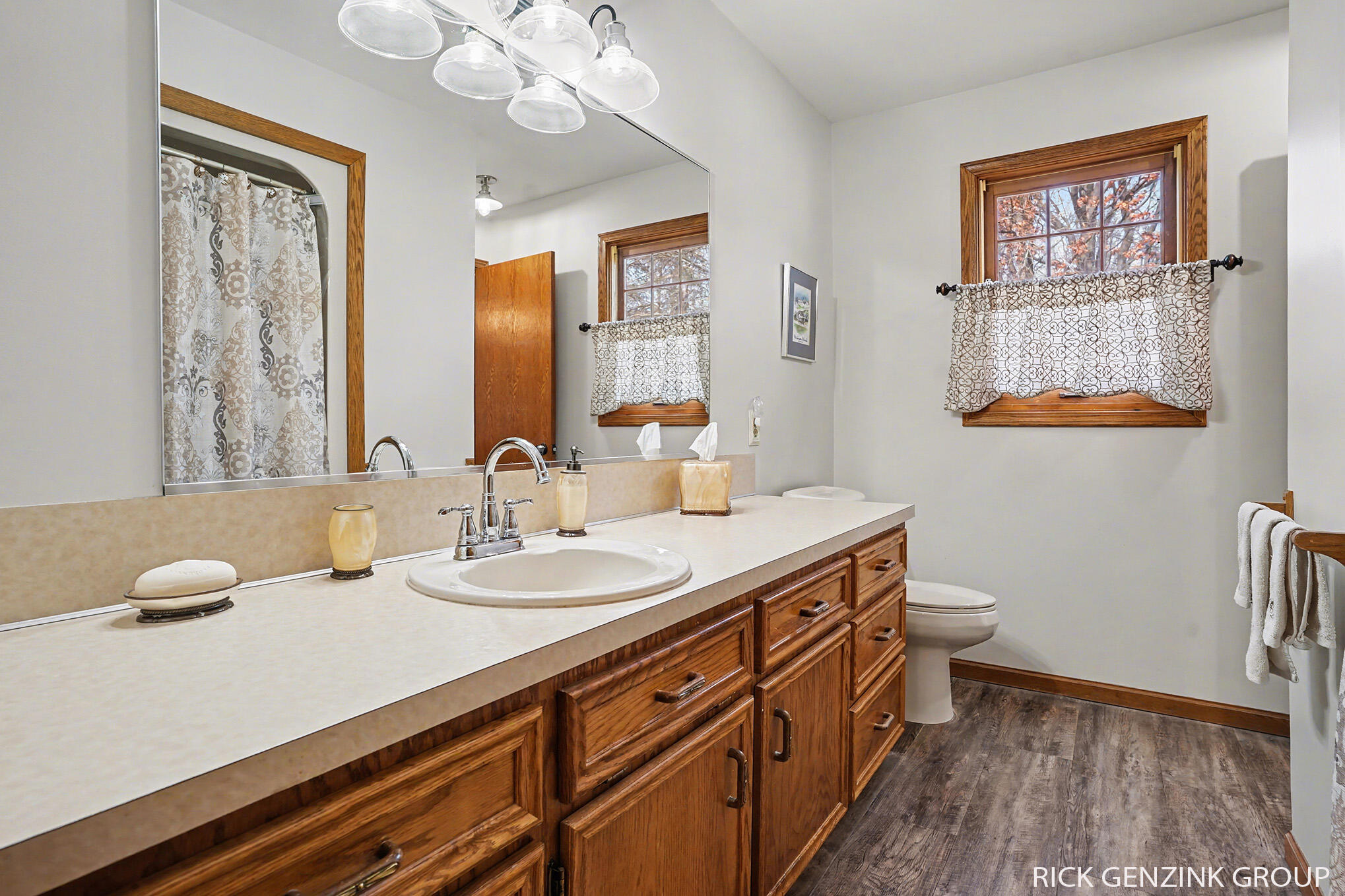 6260 Pine Crest Drive Property Photo 8