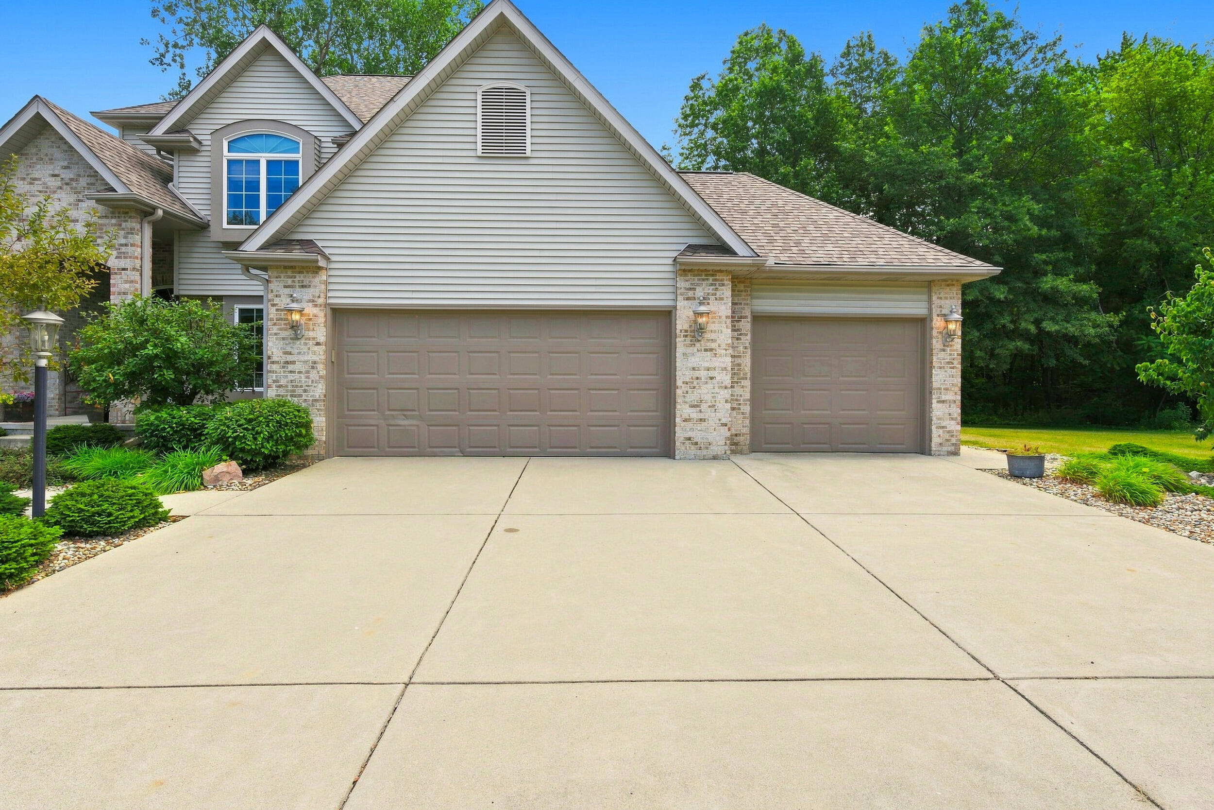 9847 Quail Run Court Property Photo 12