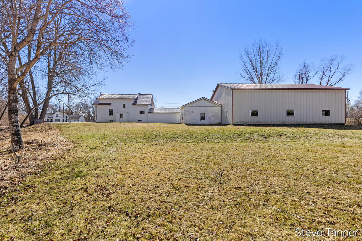 5423 E Howard City-edmore Property Photo 8
