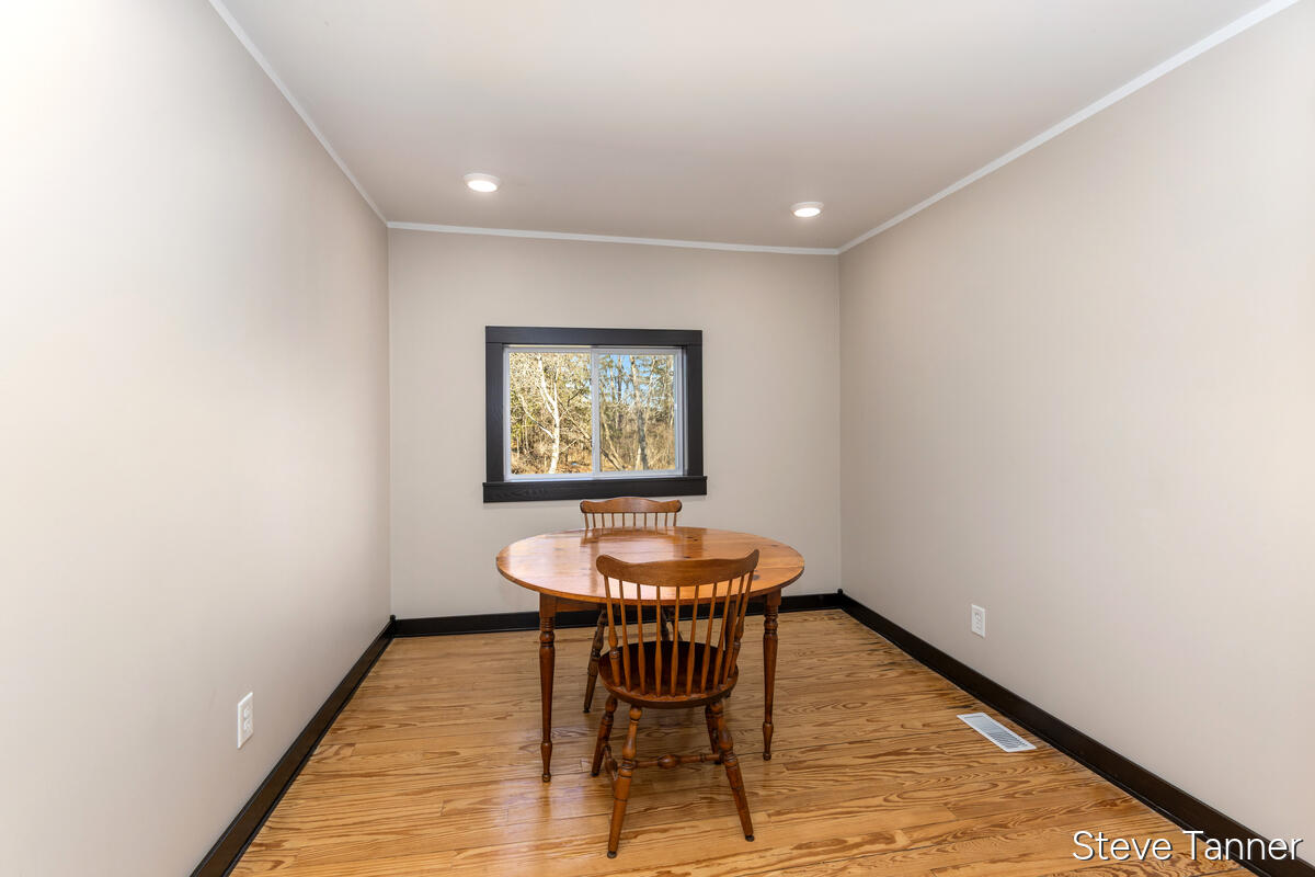 5423 E Howard City-edmore Property Photo 18