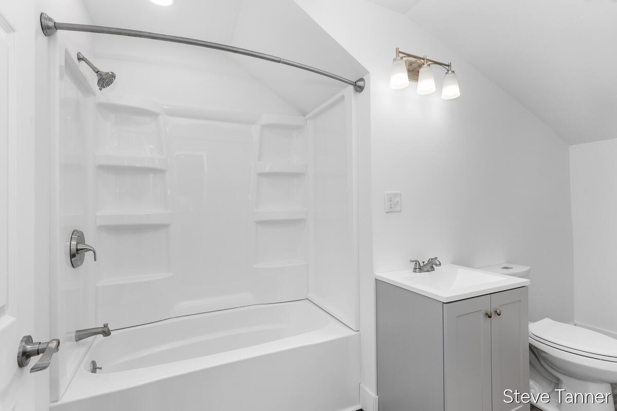 5423 E Howard City-edmore Property Photo 28
