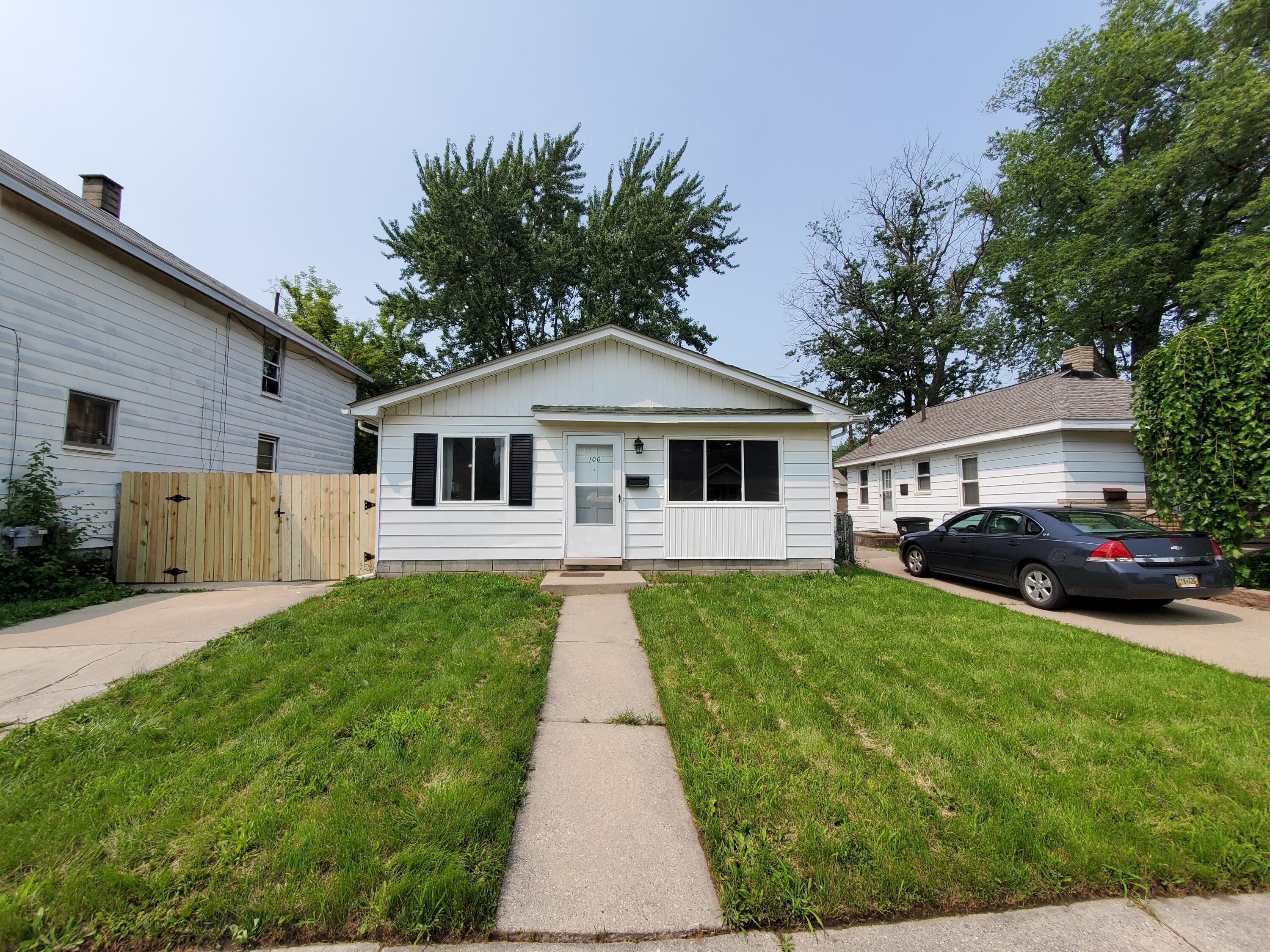 100 W Harwood Avenue Property Photo 1