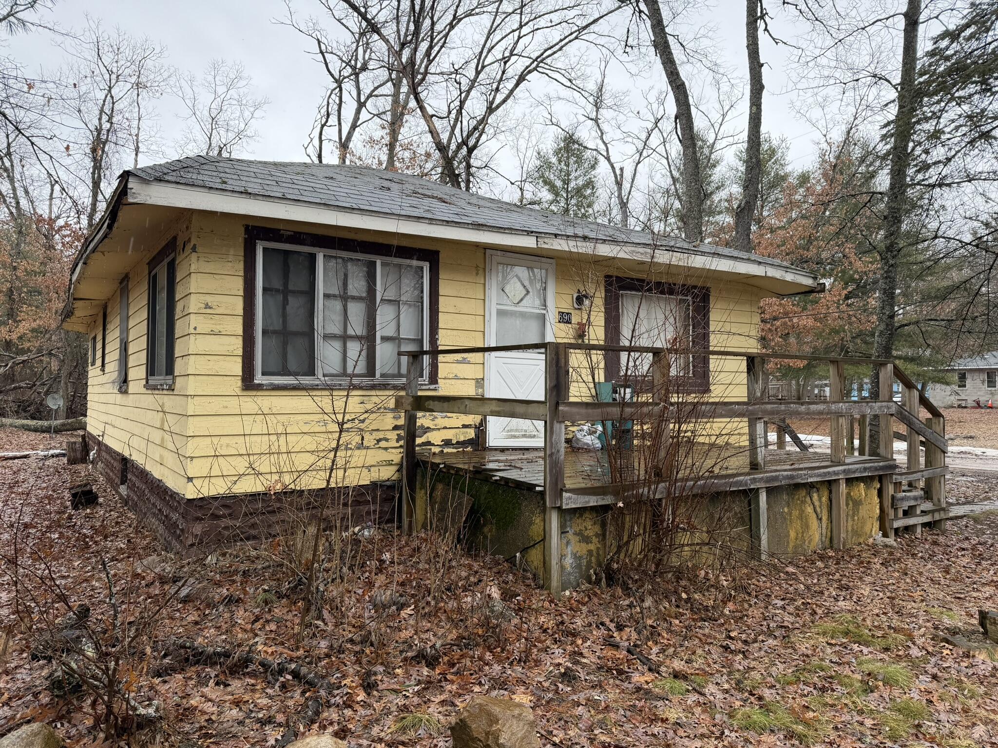 690 E Essex Drive Property Photo 1