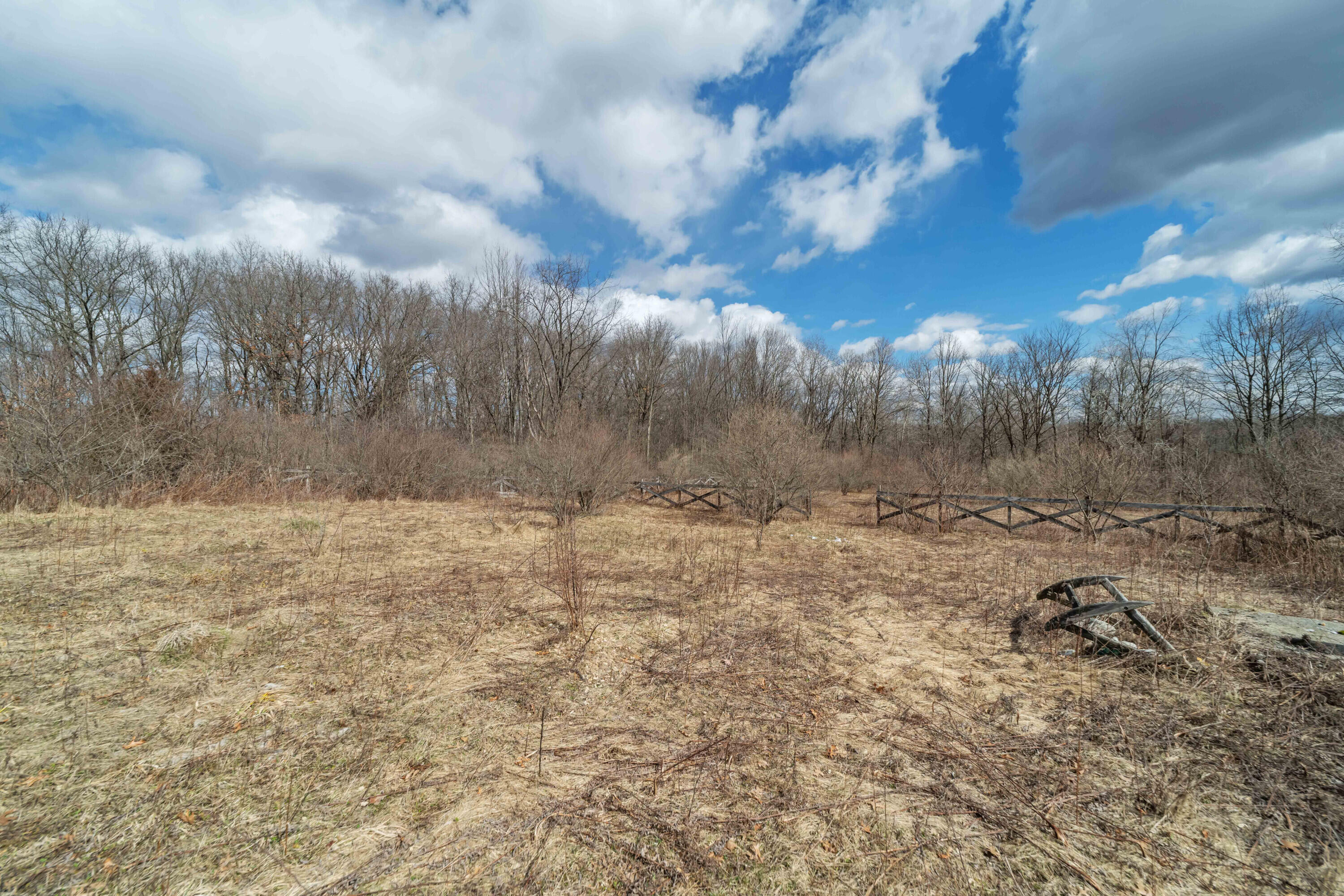 2725 S Duck Lake Road Property Photo 5