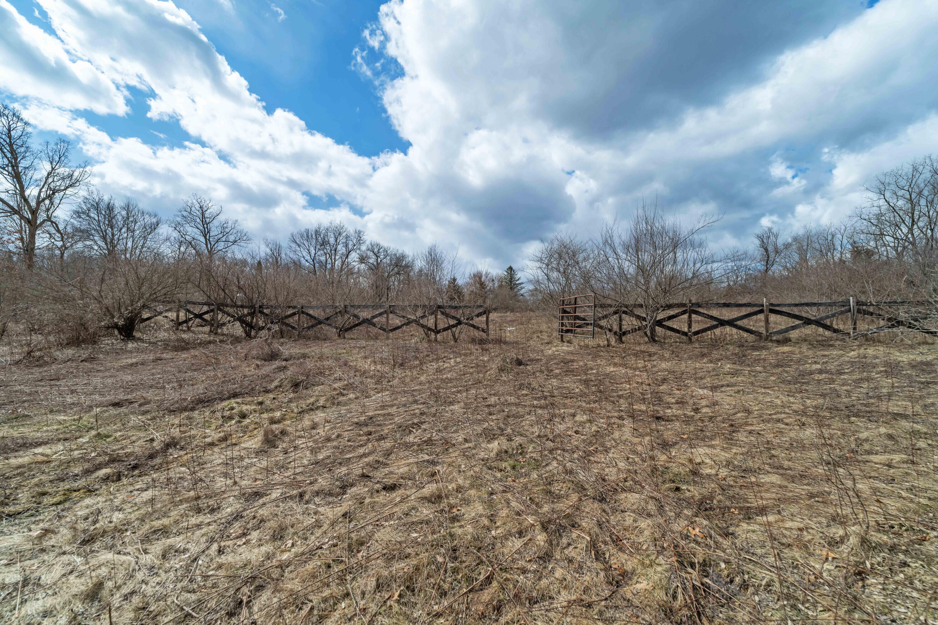 2725 S Duck Lake Road Property Photo 8