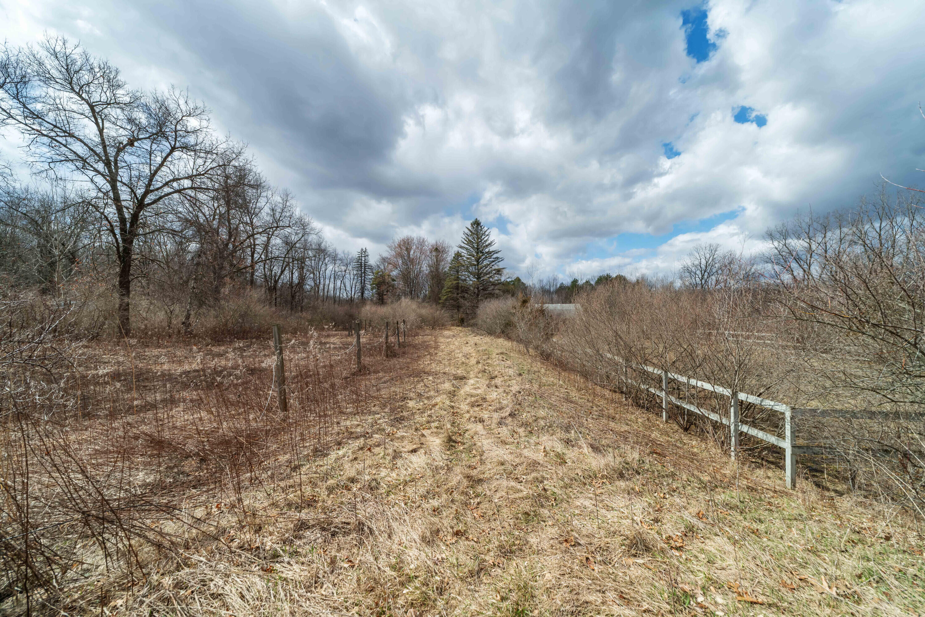 2725 S Duck Lake Road Property Photo 9