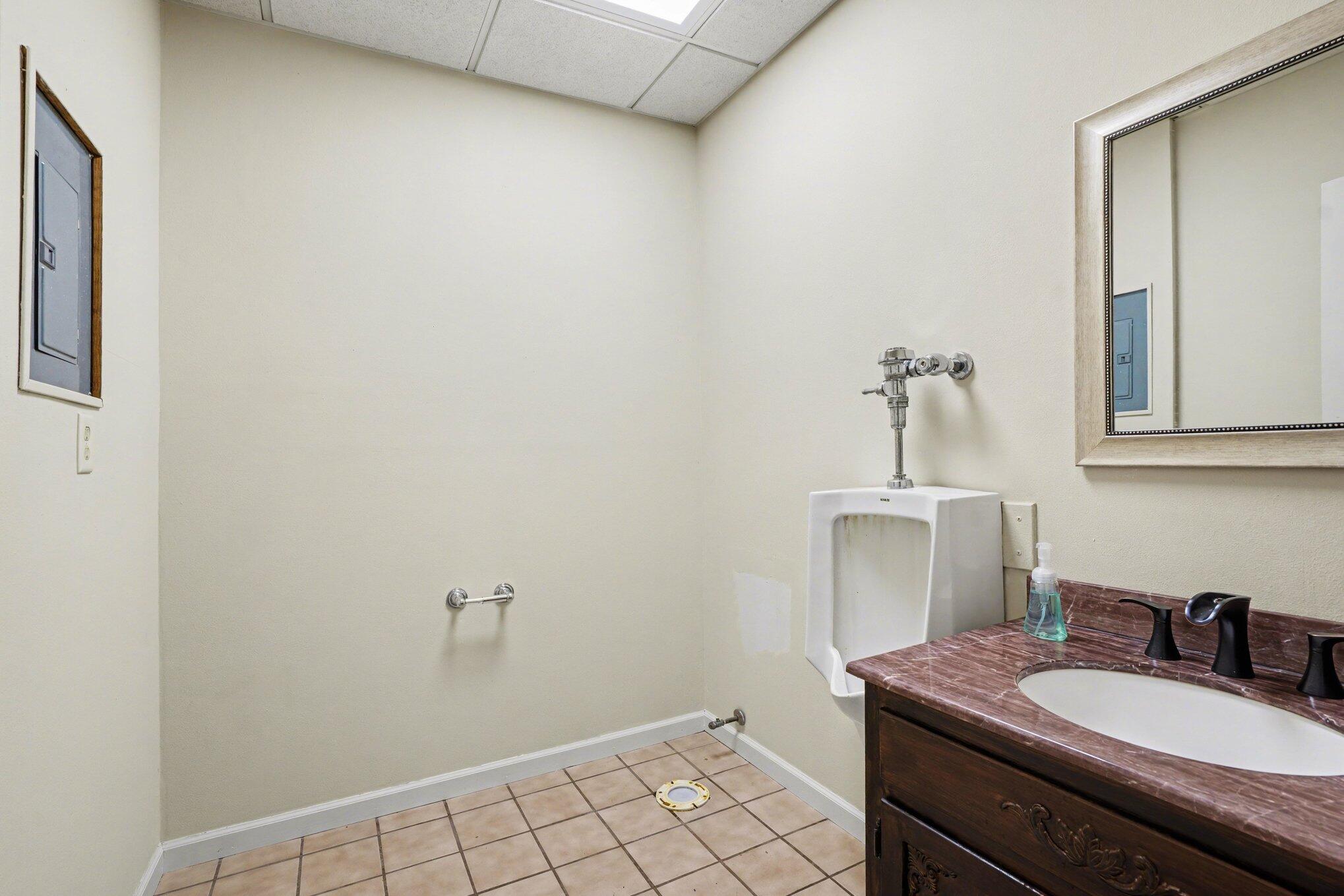 100 Lagrange Street Property Photo 12