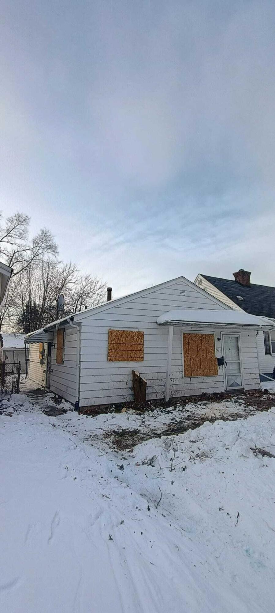 6121 Plainview Avenue Property Photo 2