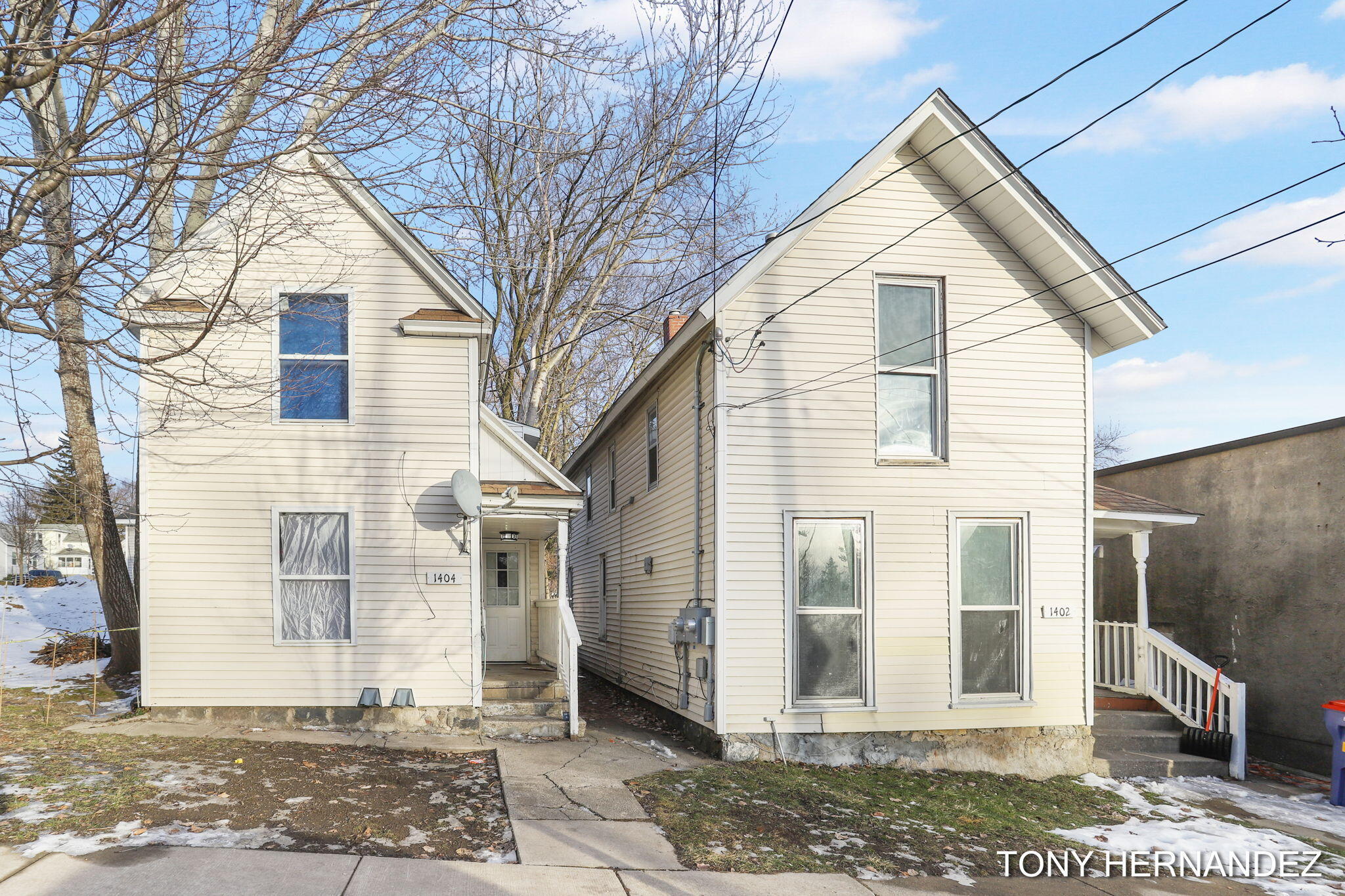1402 North Avenue Ne Property Photo 1