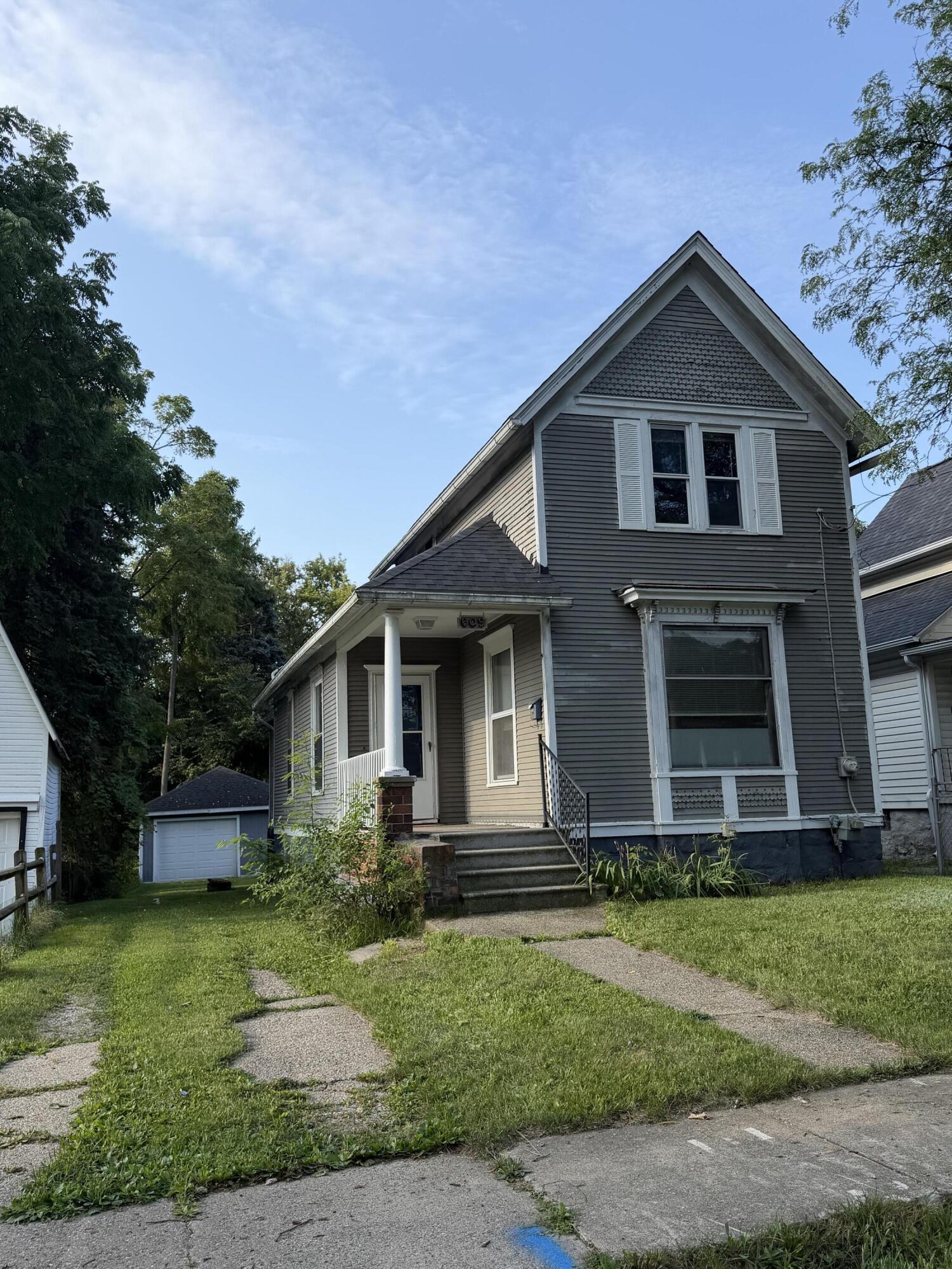 609 Webb Street