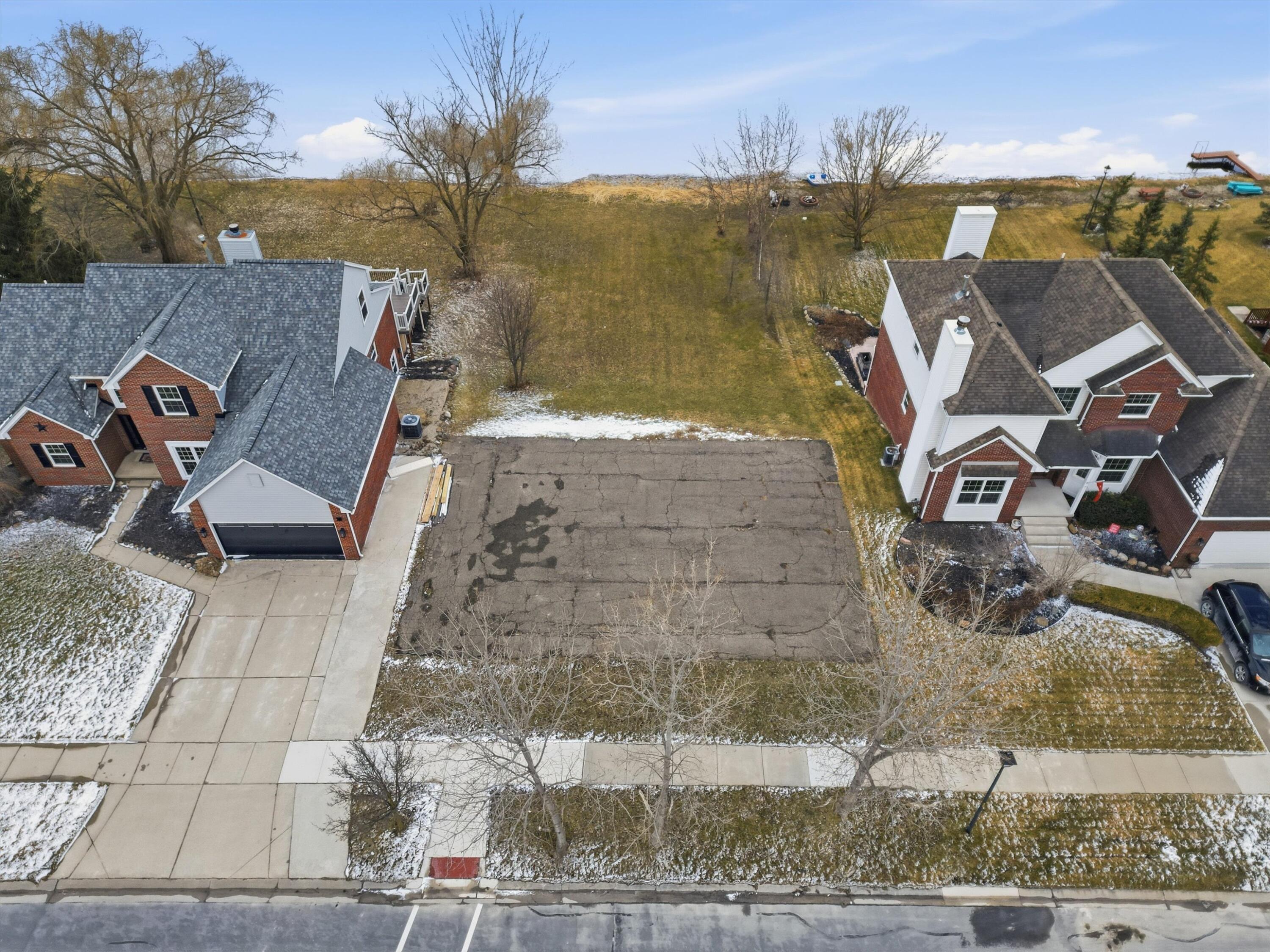 36566 N Pointe Drive Property Photo 1